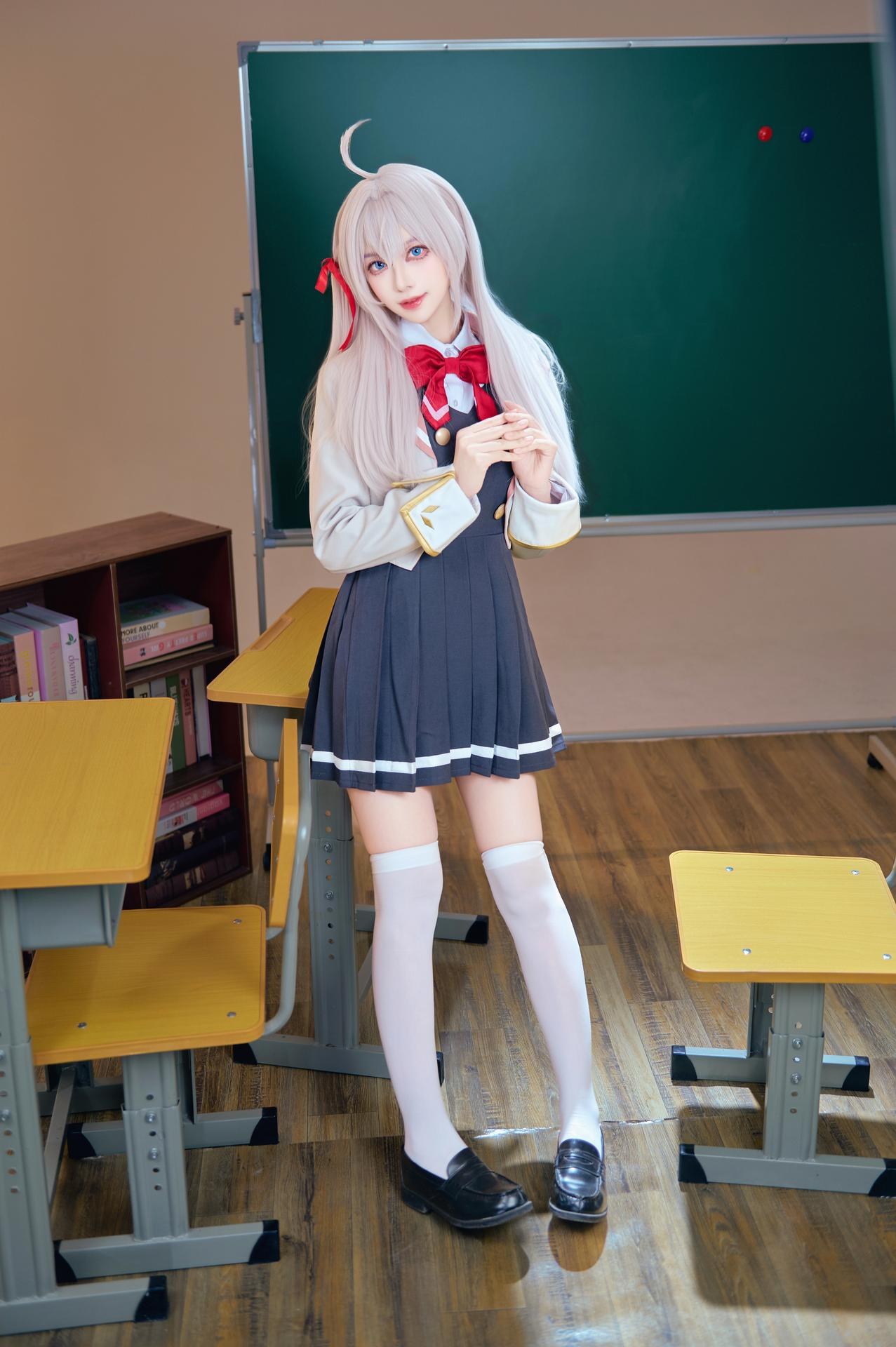 [cosplay] Shika小鹿鹿 - 艾莉同学：白发校园制服白丝教室写真 38P