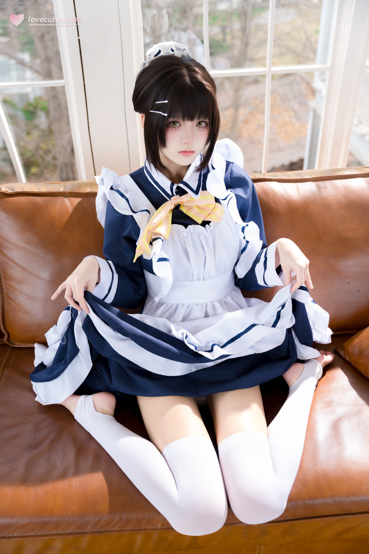 [写真] 九柒喵 - 枣子姐女仆：蓝白女仆装白丝沙发写真 23P