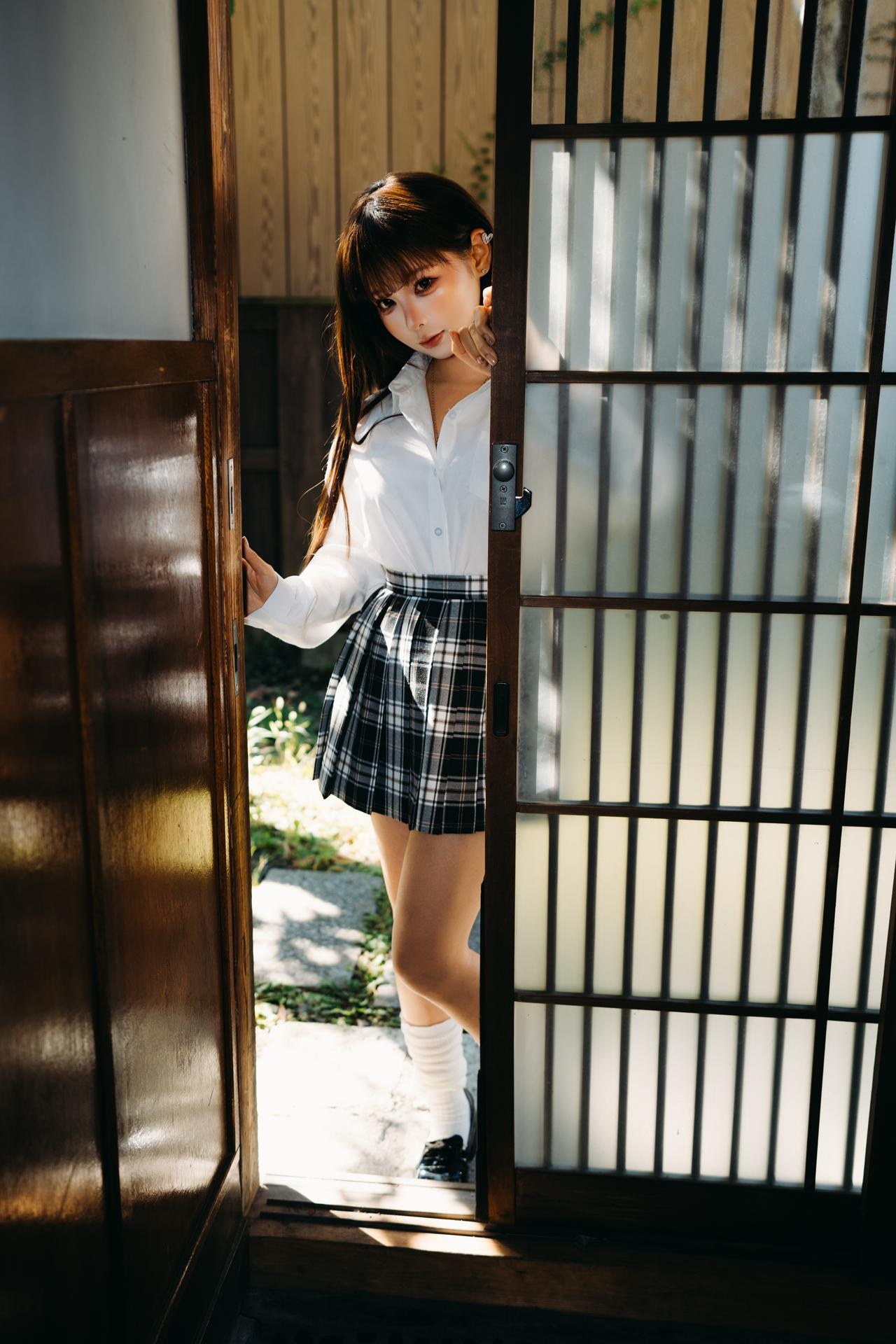 [私房] 蠢沫沫 - JK：白シャツJK制服白ストッキング私房 32P