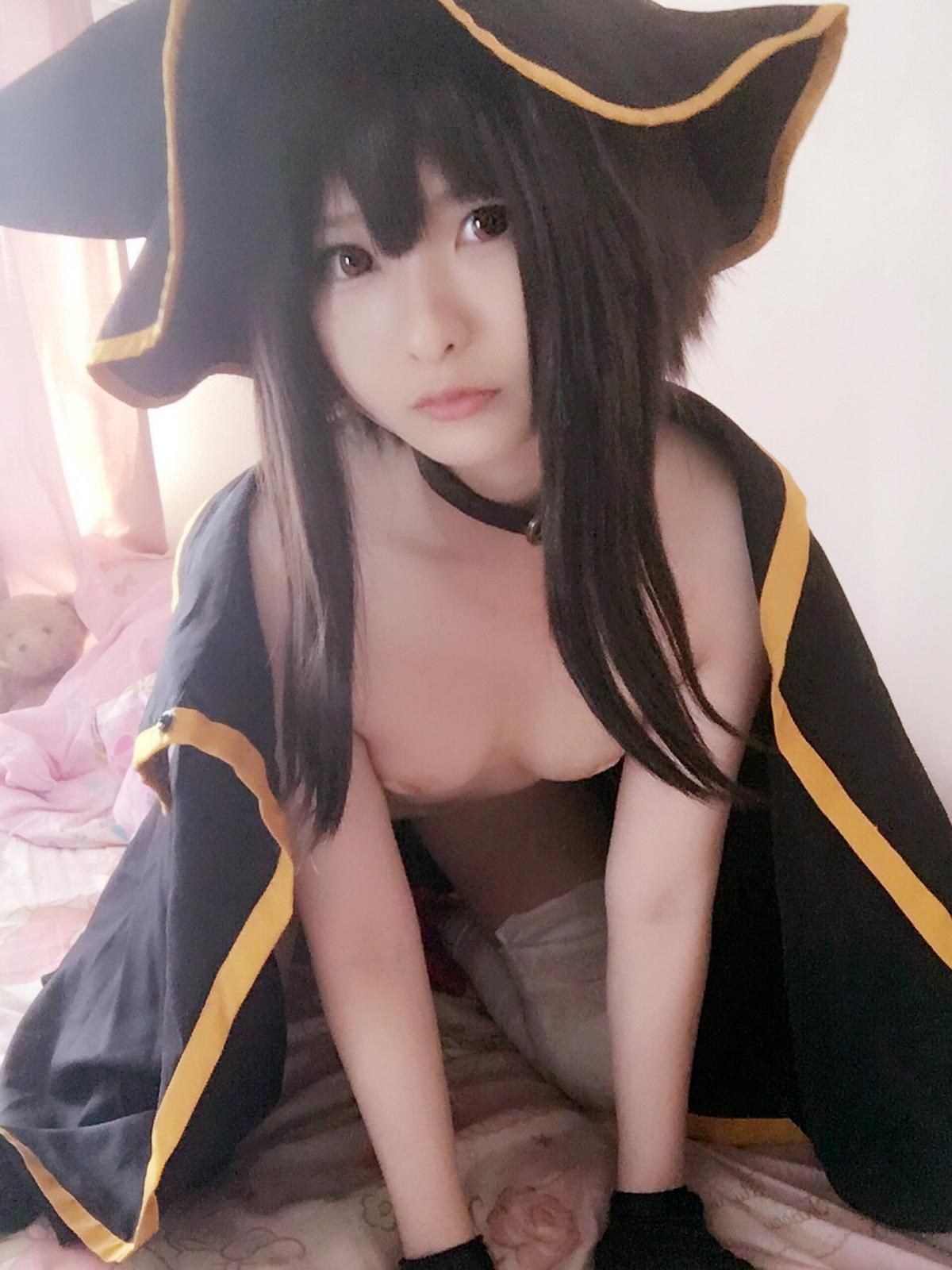 [cosplay] 习呆呆 - 惠惠：黑披风露点大尺度还原 30P2V