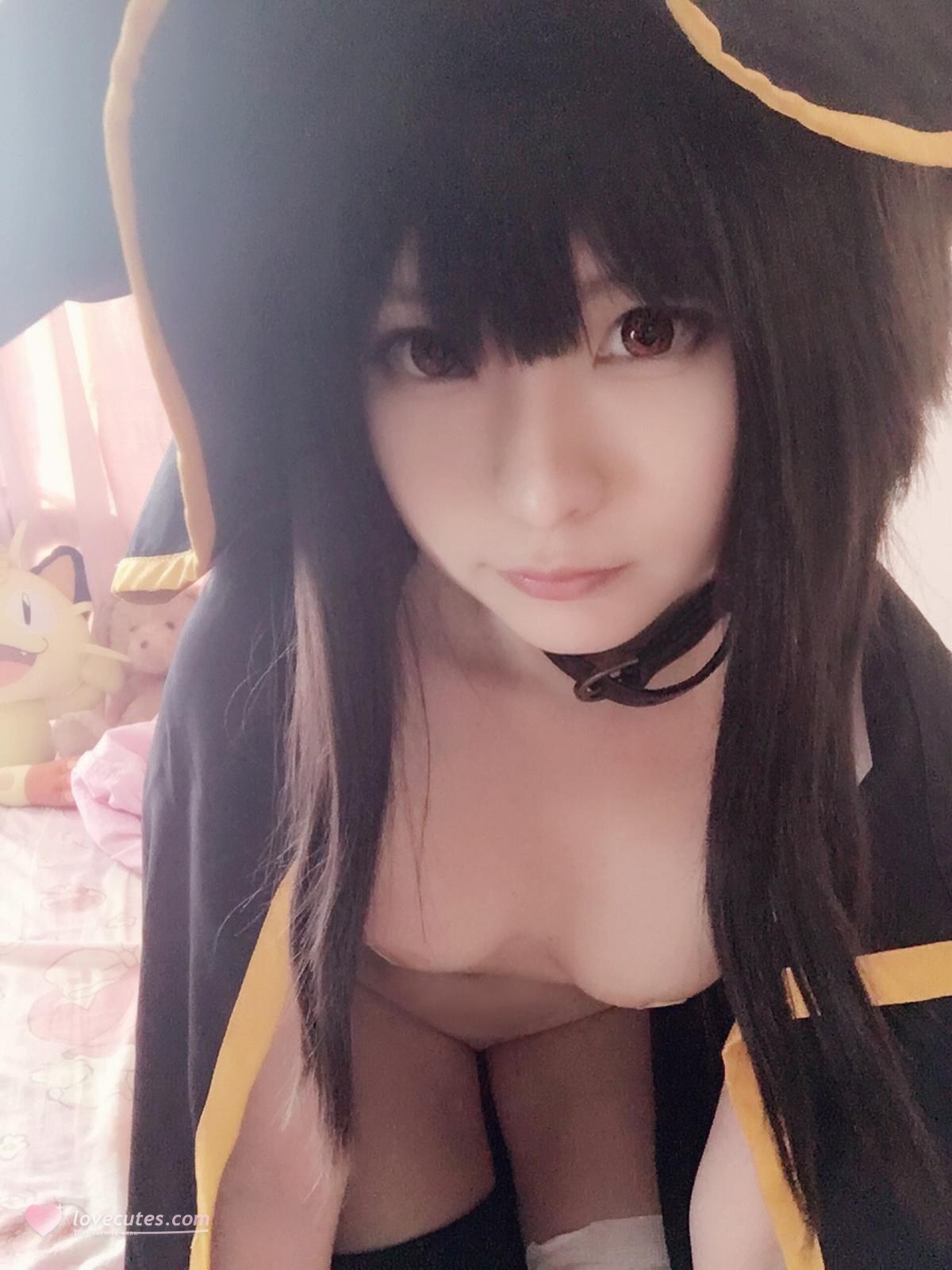[cosplay] 习呆呆 - 惠惠：黑披风露点大尺度还原 30P2V