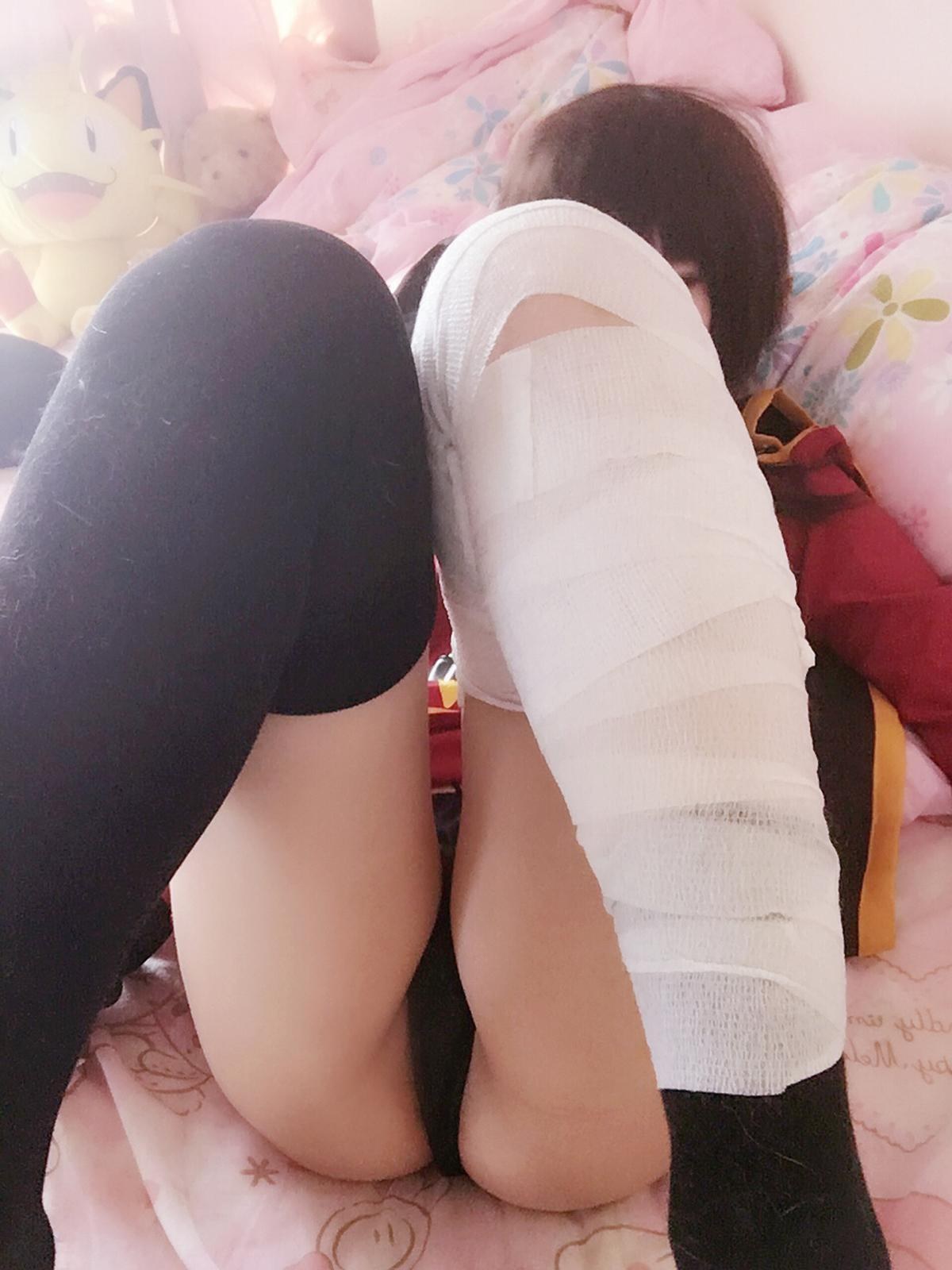 [cosplay] 习呆呆 - 惠惠：黑披风露点大尺度还原 30P2V
