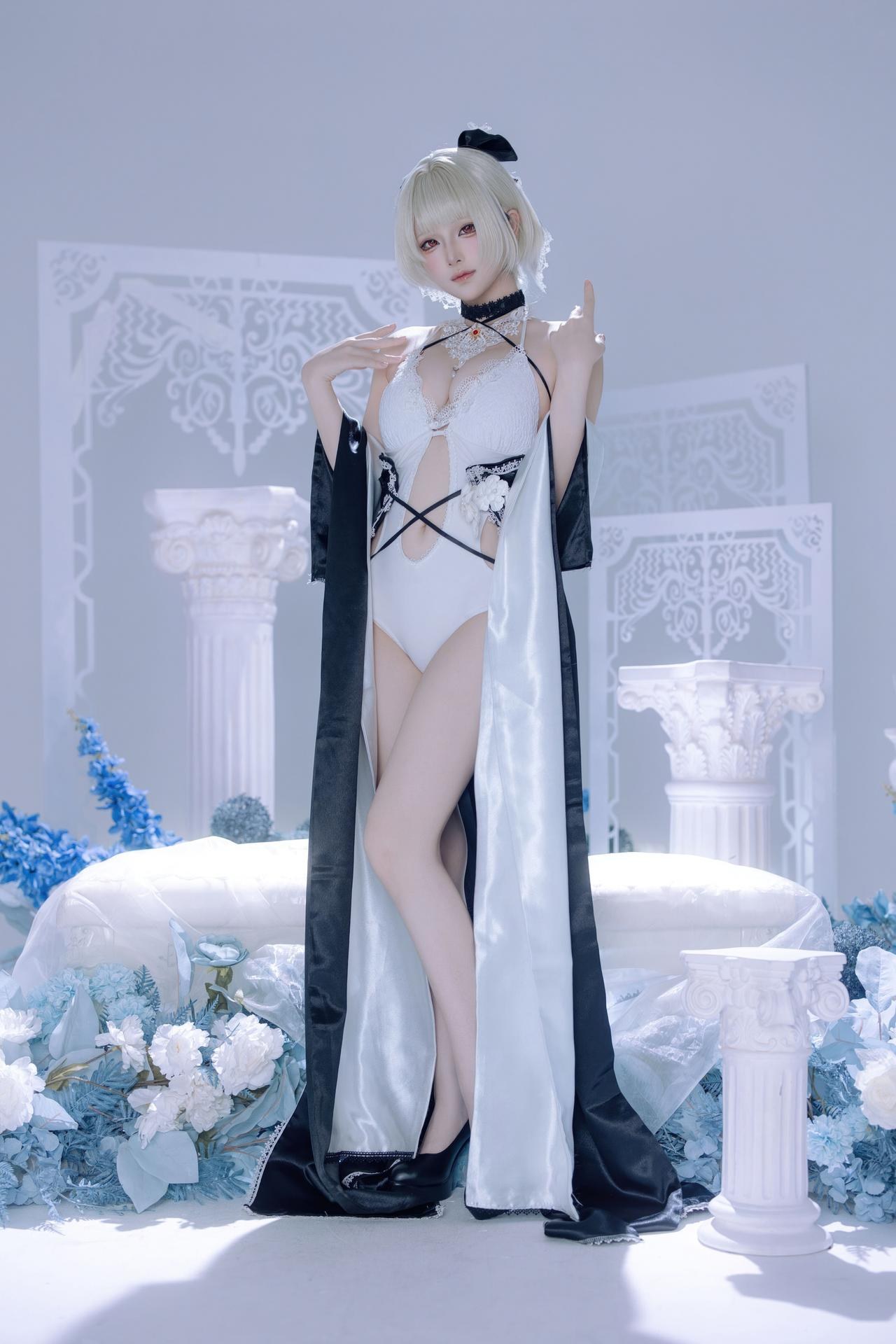 [cosplay] 屿鱼 - アズールレーン フォーミダブル 同人ドレス：黒白ドレス 白ストッキング 美脚 アイスブルー背景 63P