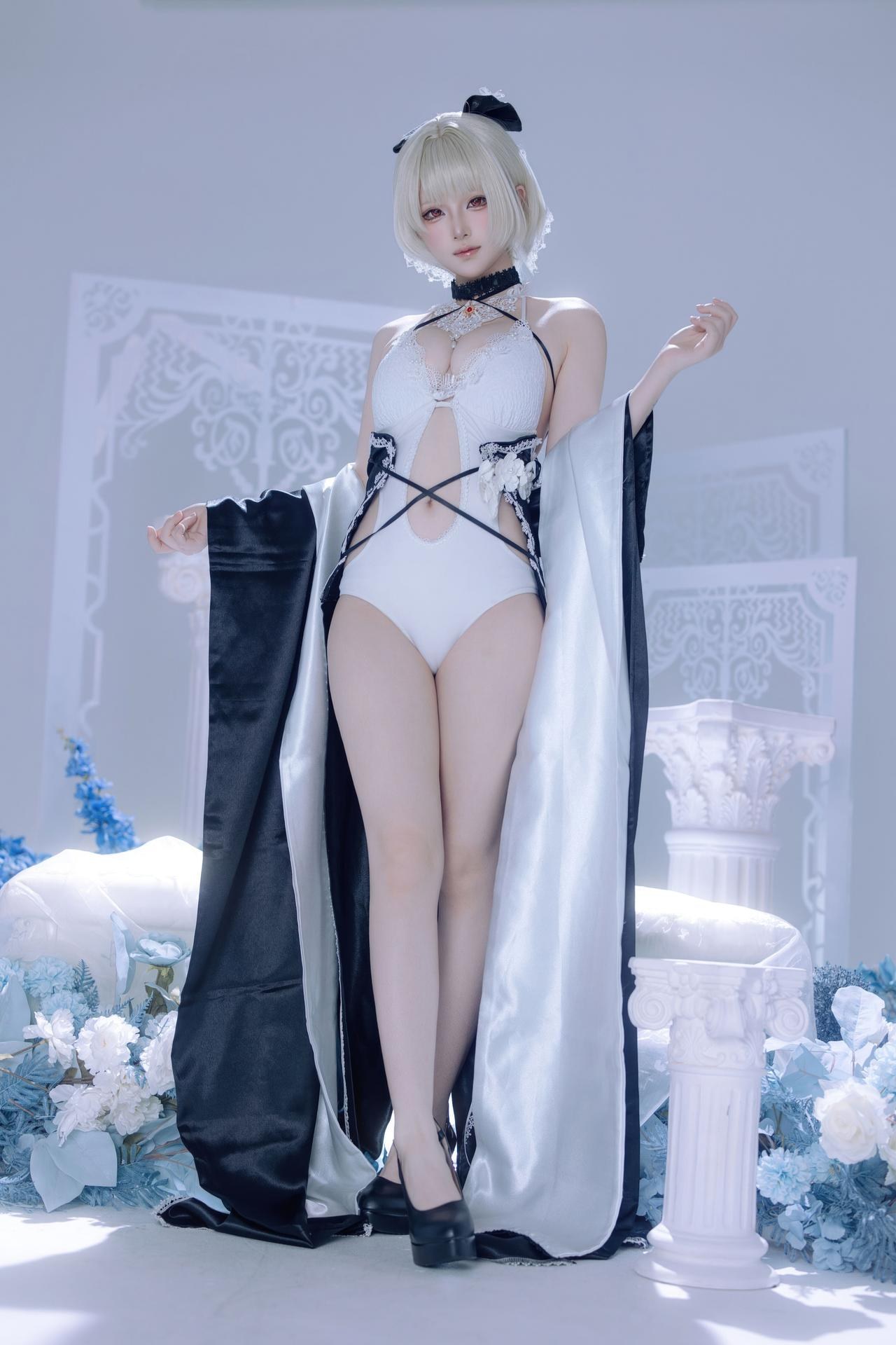 [cosplay] 屿鱼 - アズールレーン フォーミダブル 同人ドレス：黒白ドレス 白ストッキング 美脚 アイスブルー背景 63P
