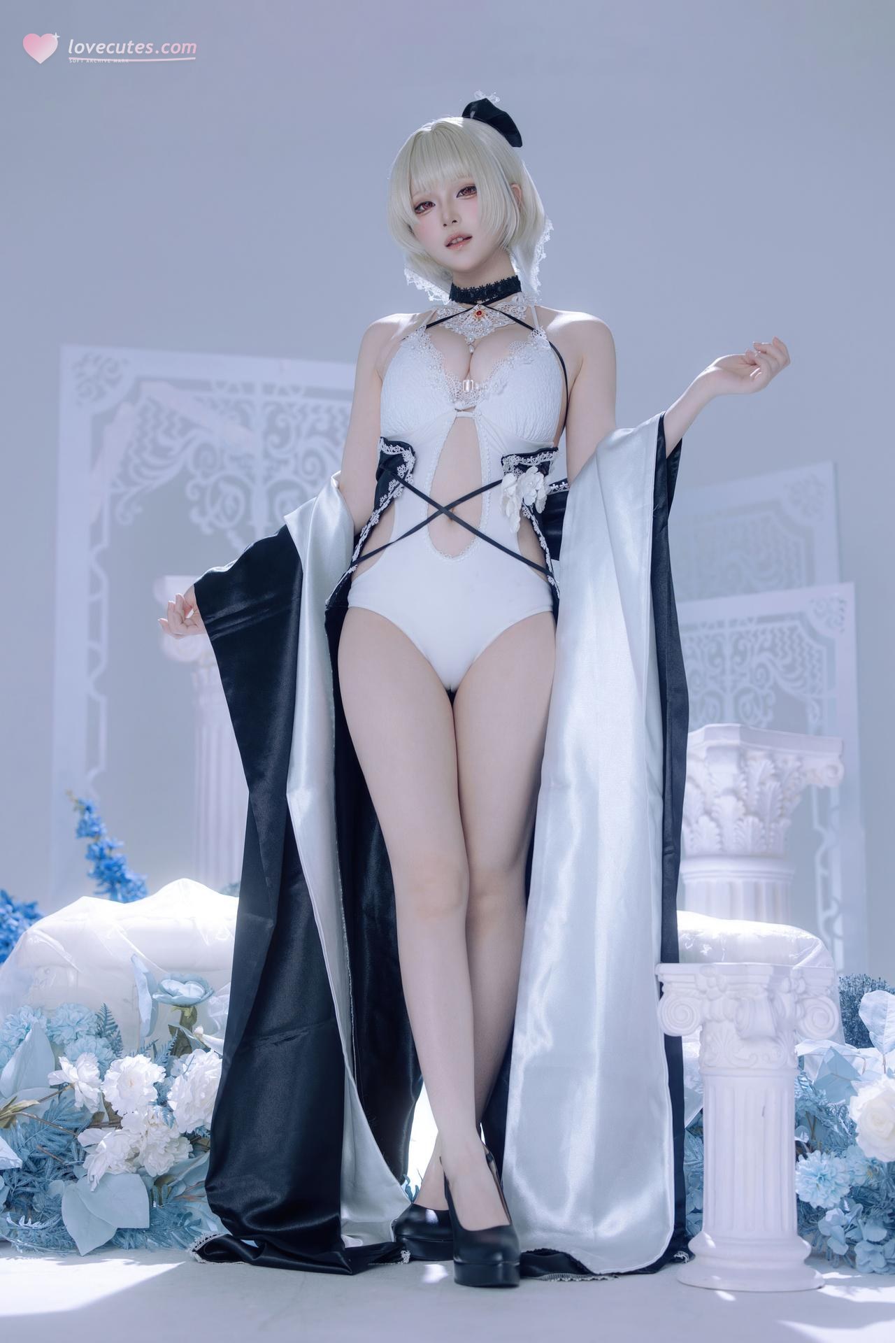 [cosplay] 屿鱼 - アズールレーン フォーミダブル 同人ドレス：黒白ドレス 白ストッキング 美脚 アイスブルー背景 63P