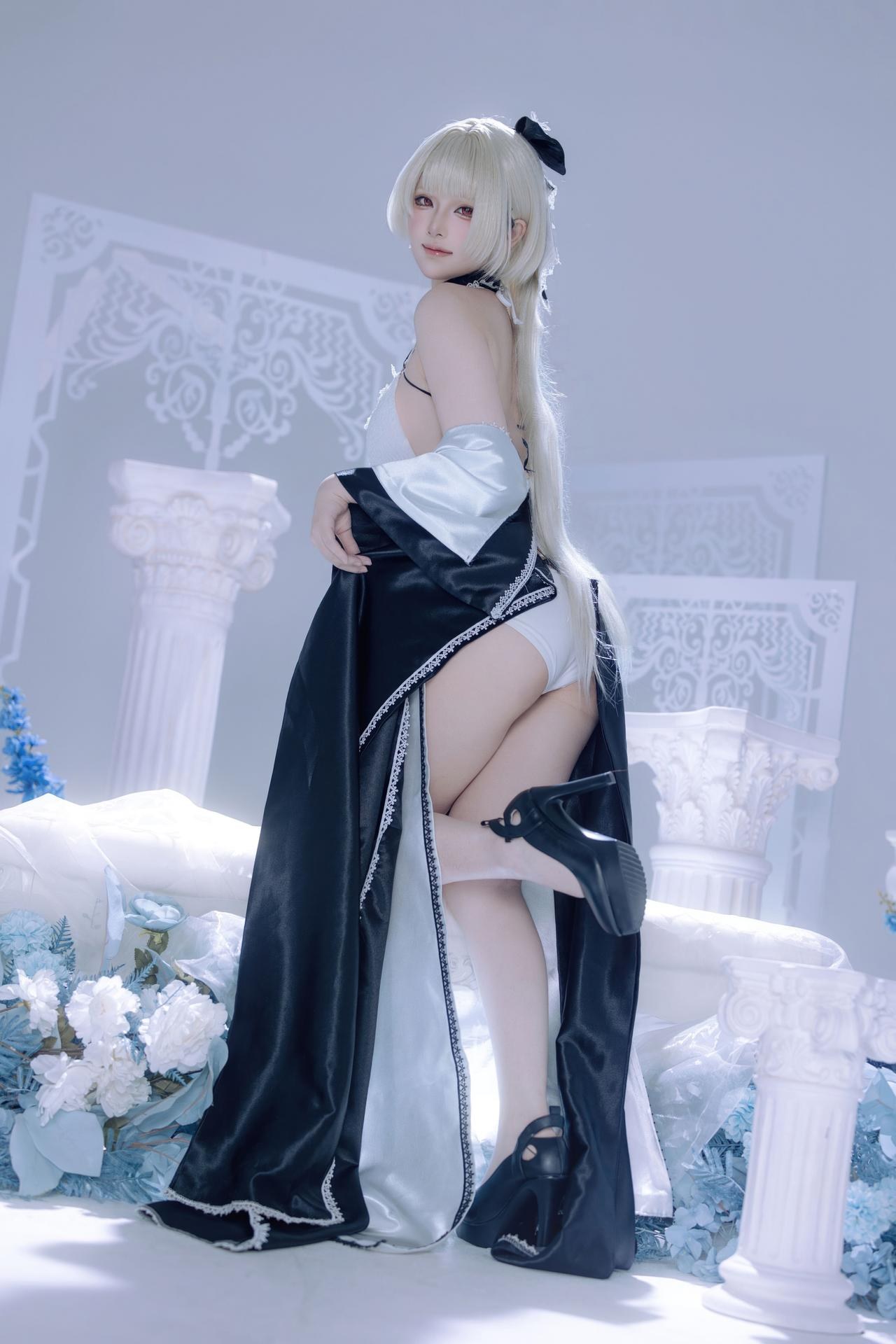 [cosplay] 屿鱼 - アズールレーン フォーミダブル 同人ドレス：黒白ドレス 白ストッキング 美脚 アイスブルー背景 63P