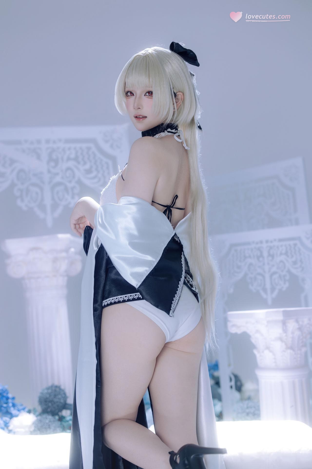 [cosplay] 屿鱼 - アズールレーン フォーミダブル 同人ドレス：黒白ドレス 白ストッキング 美脚 アイスブルー背景 63P