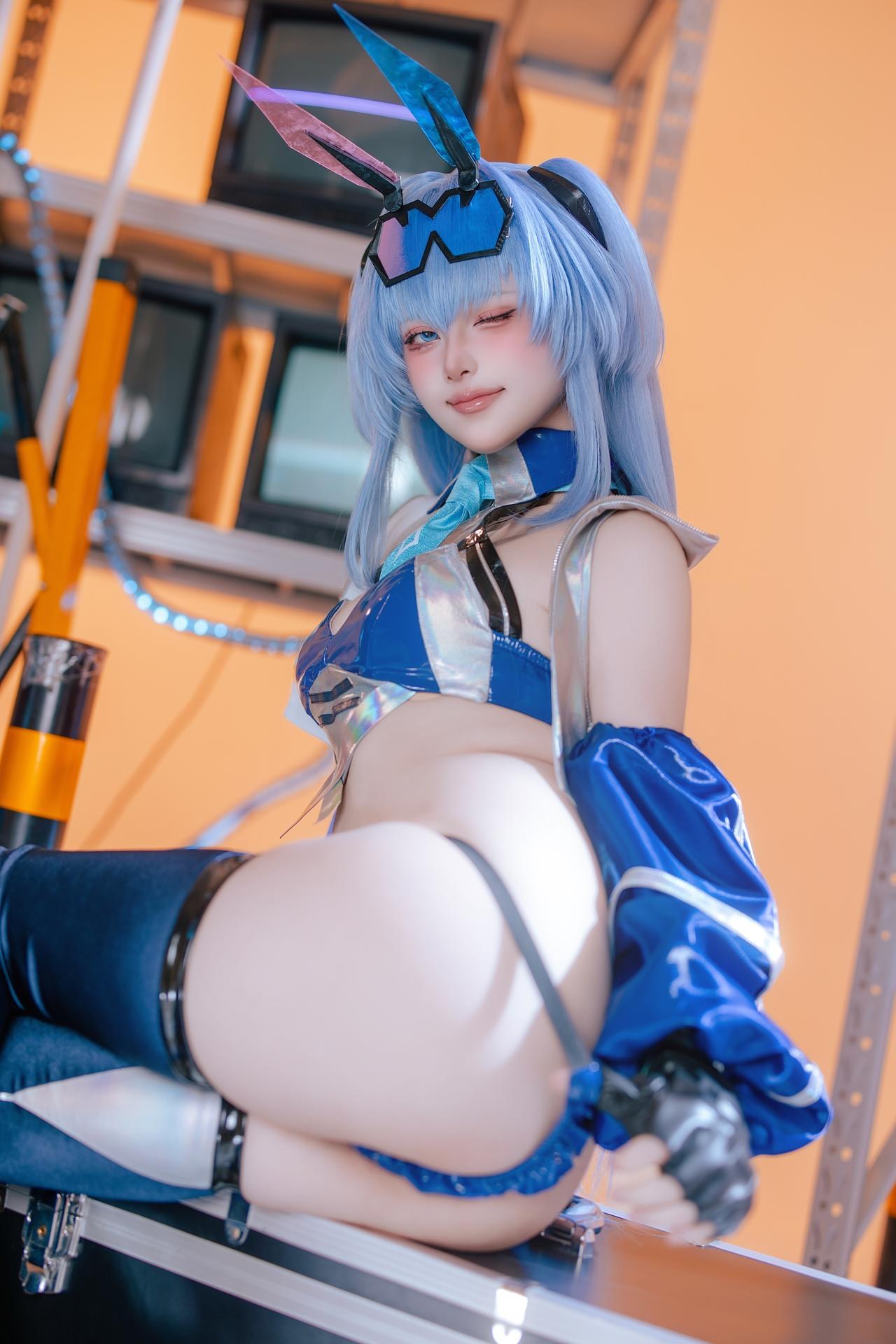 [cosplay] 屿鱼 - 碧蓝航线 花园赛车服：蓝色赛车服机车布景美腿 82P