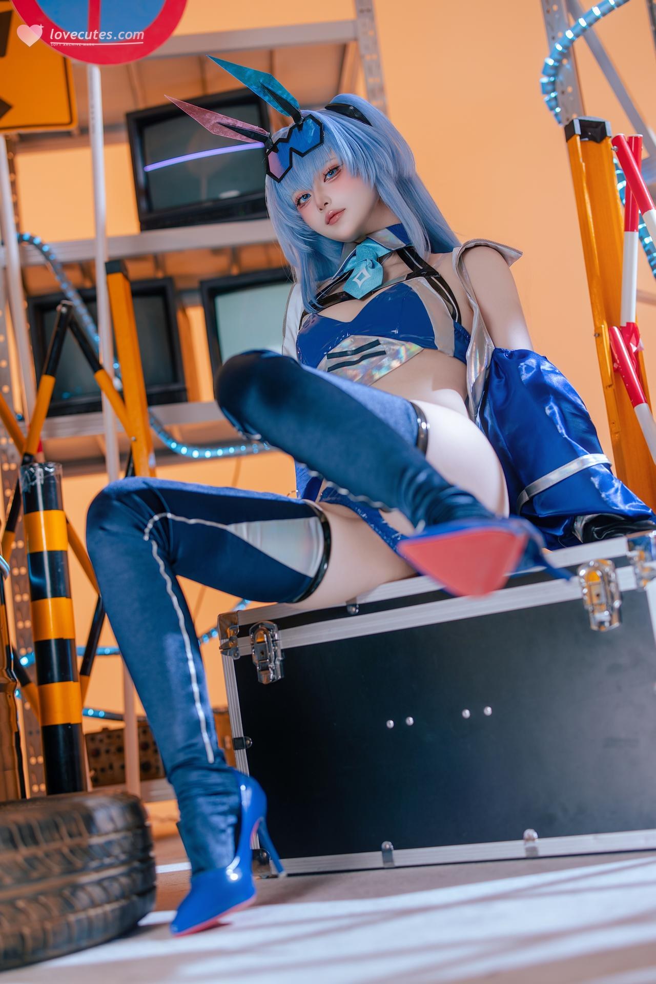 [cosplay] 屿鱼 - 碧蓝航线 花园赛车服：蓝色赛车服机车布景美腿 82P