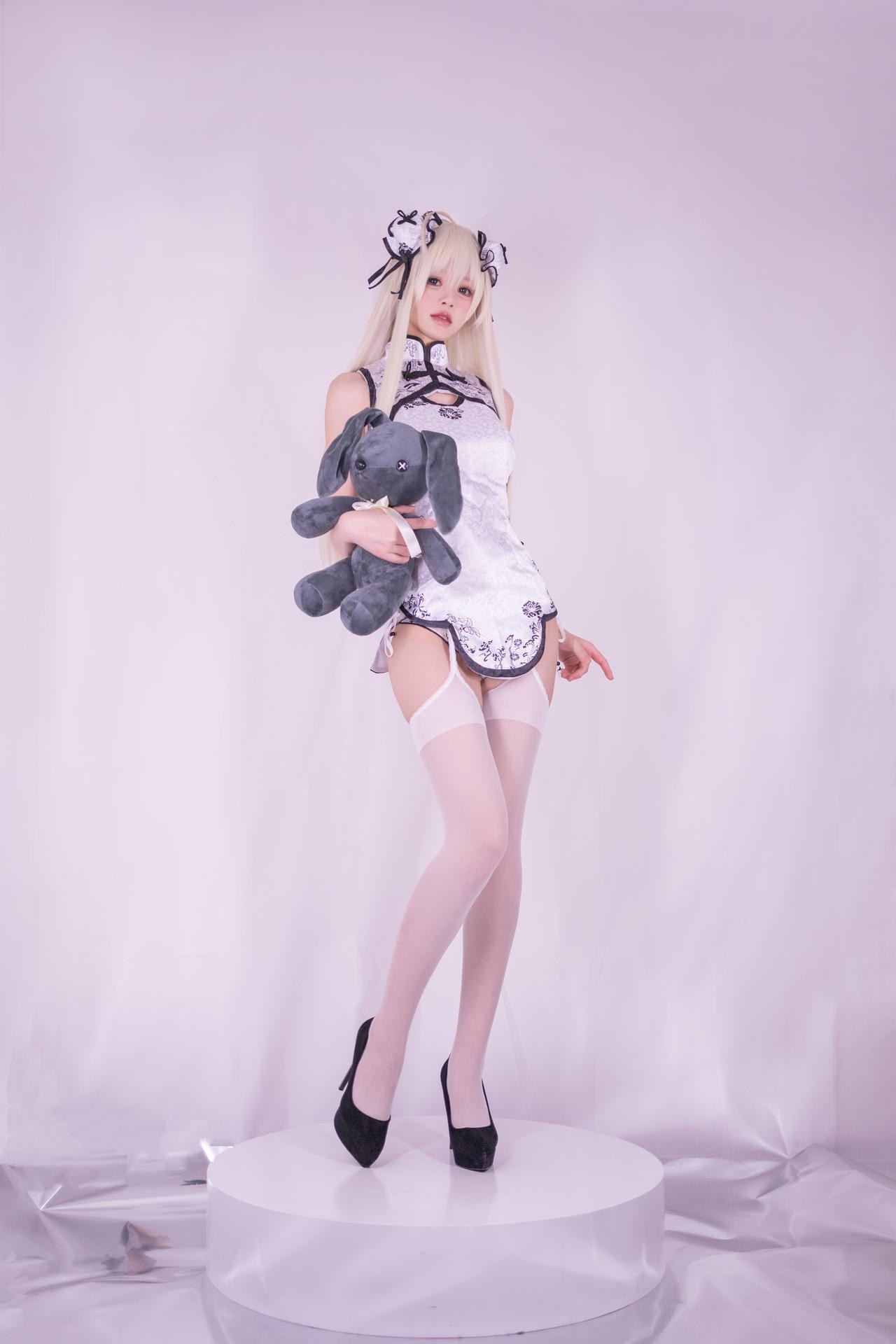 [cosplay] 星黛鹿鹿 - 缘之空 穹妹旗袍：白发旗袍白丝大尺度 62P