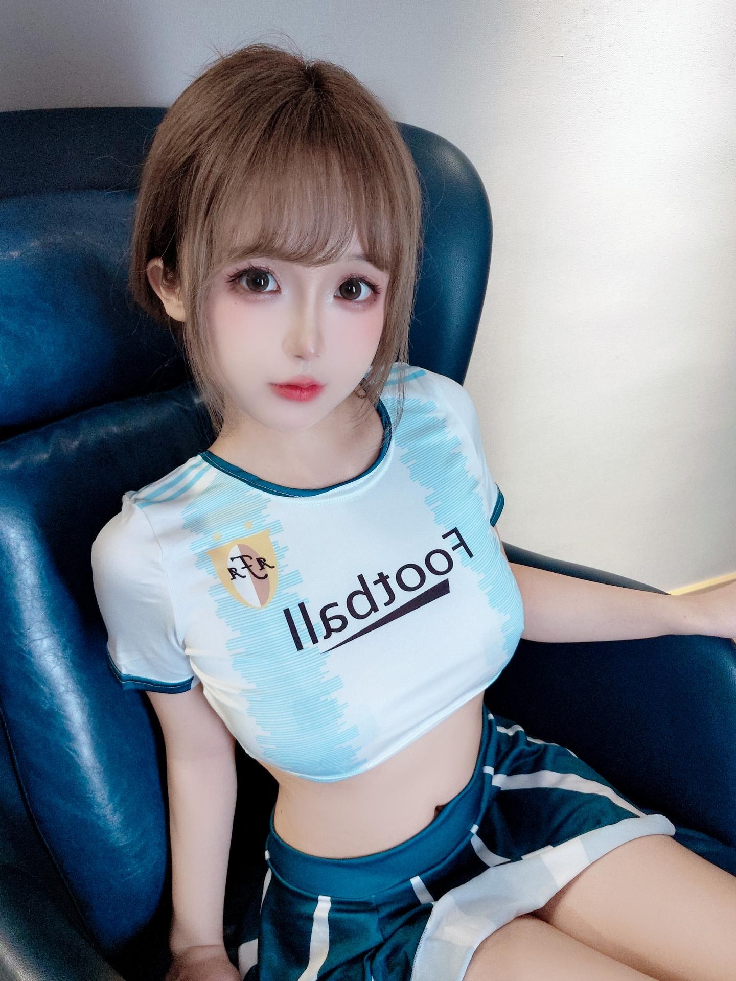 [写真] 日奈娇 - 足球宝贝：蓝白球衣泳装 白丝美腿动图 40P20G5V