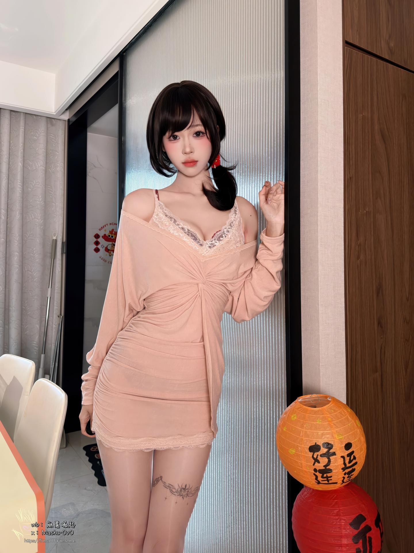 [Private] Mochi Delicious - Year-End Love Letter: New Year Red Home Private Black Stockings Legs 105P1V