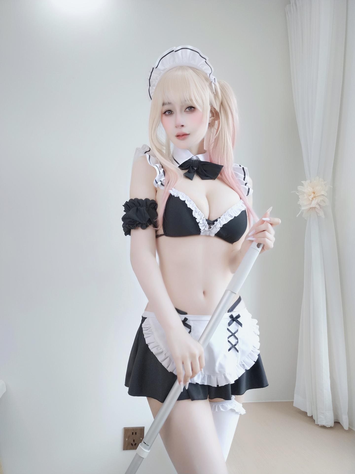[cosplay] 白银81 - 更衣人偶坠入爱河 喜多川海梦：黑白女仆装美胸 62P