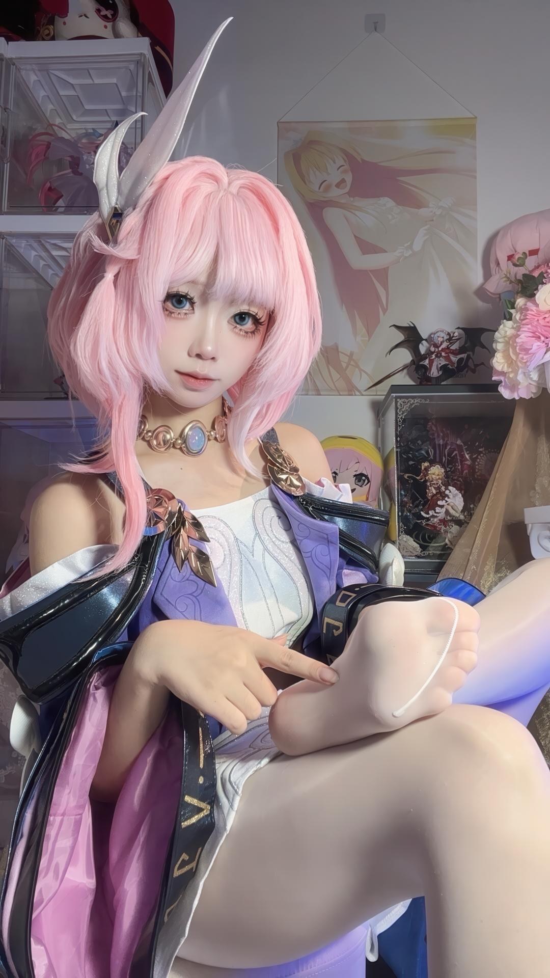 [cosplay] 白栎Shirly - 昔涟：粉发机能服 白丝美腿角色还原 130P