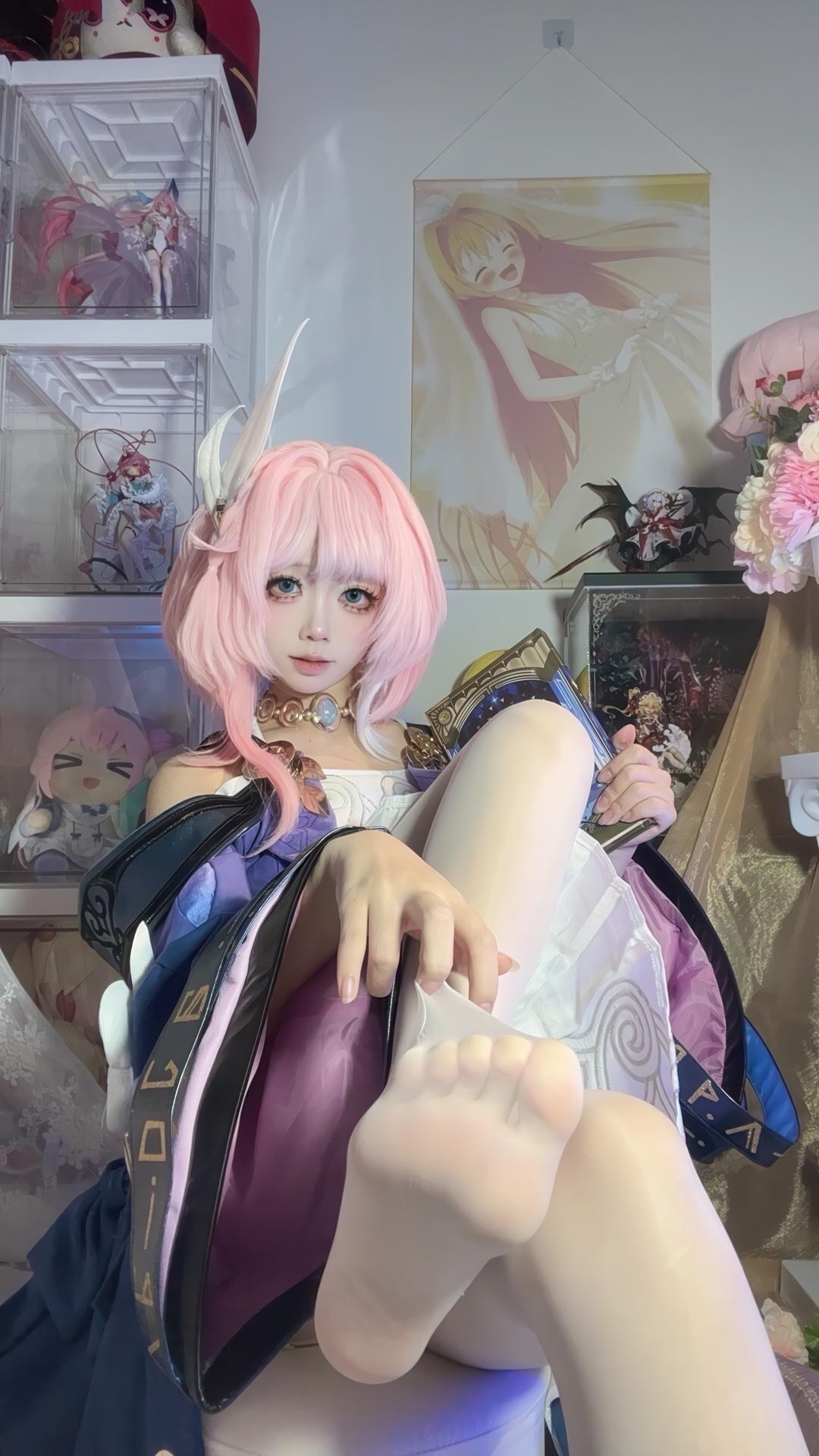 [cosplay] 白栎Shirly - 昔涟：粉发机能服 白丝美腿角色还原 130P