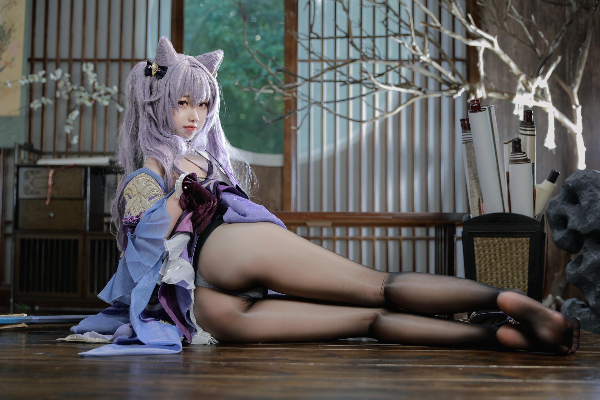 [cosplay] 雪琪SAMA - 原神 刻晴：紫发礼服白丝美腿 50P1V