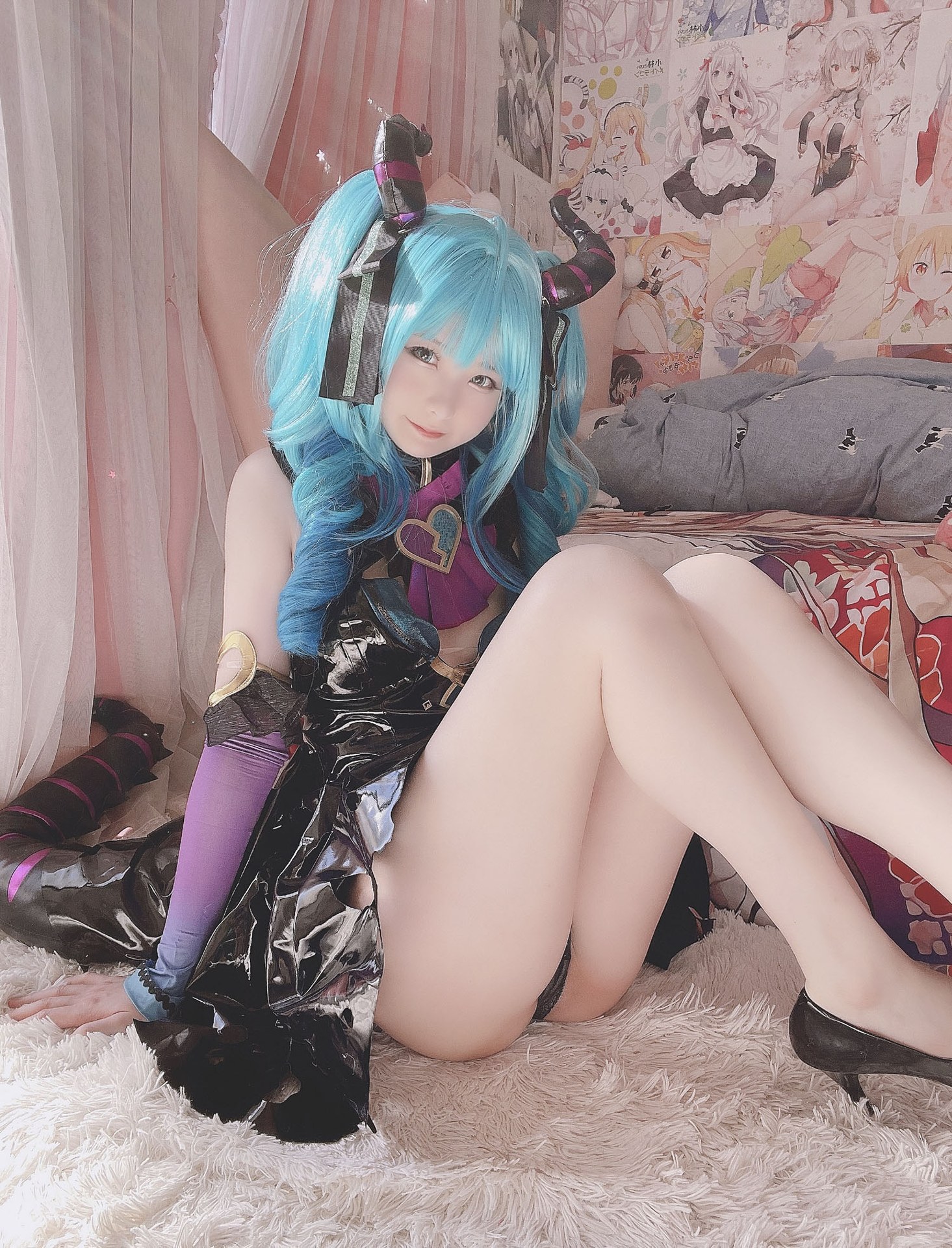 [cosplay] 习呆呆 - 小恶魔初音：蓝发露点大尺度还原 26P