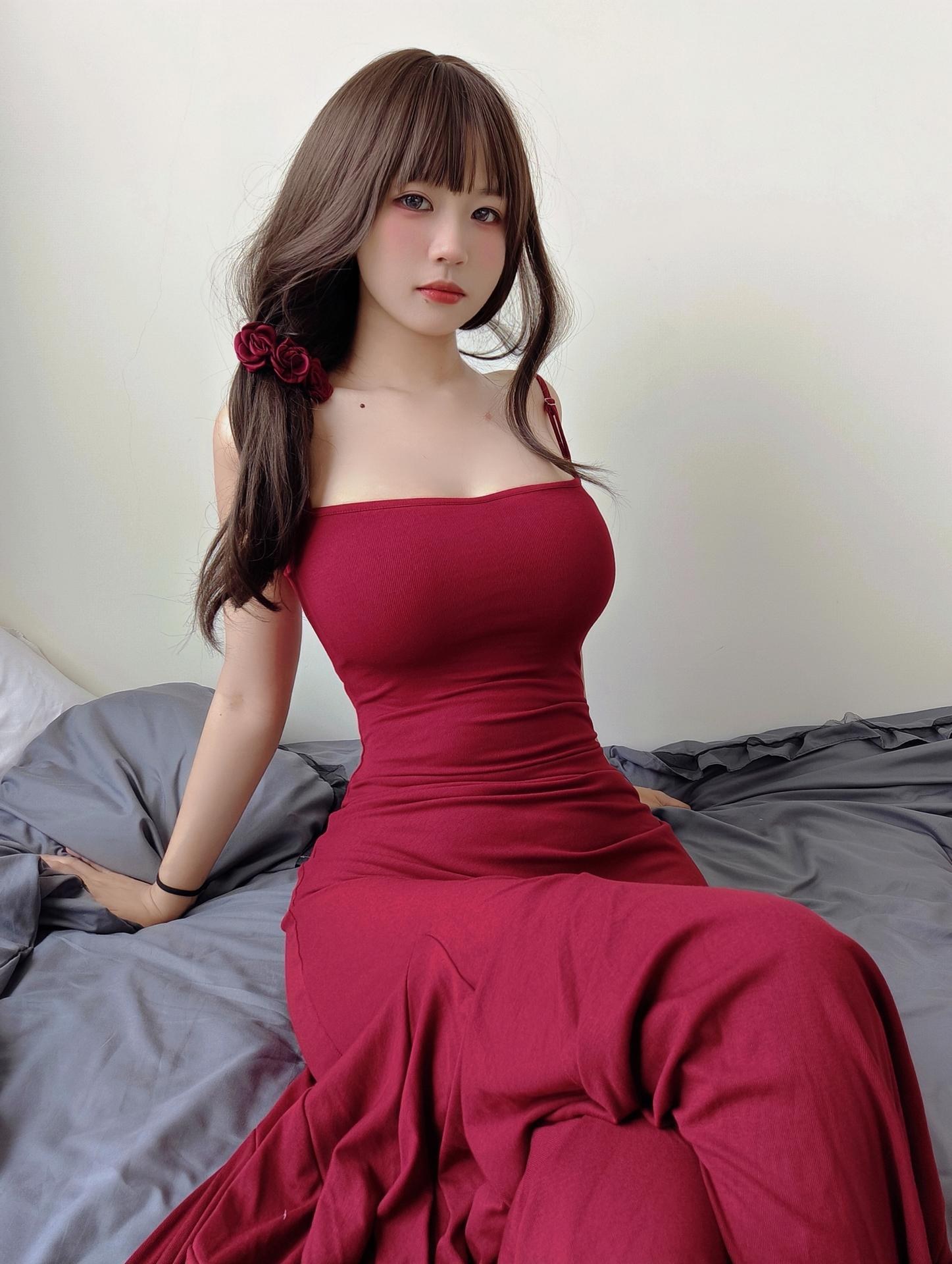 [私房] 麻薯好吃 - Khoai lang: váy hai dây đỏ, ảnh riêng tại nhà khoe ngực đẹp 53P1V