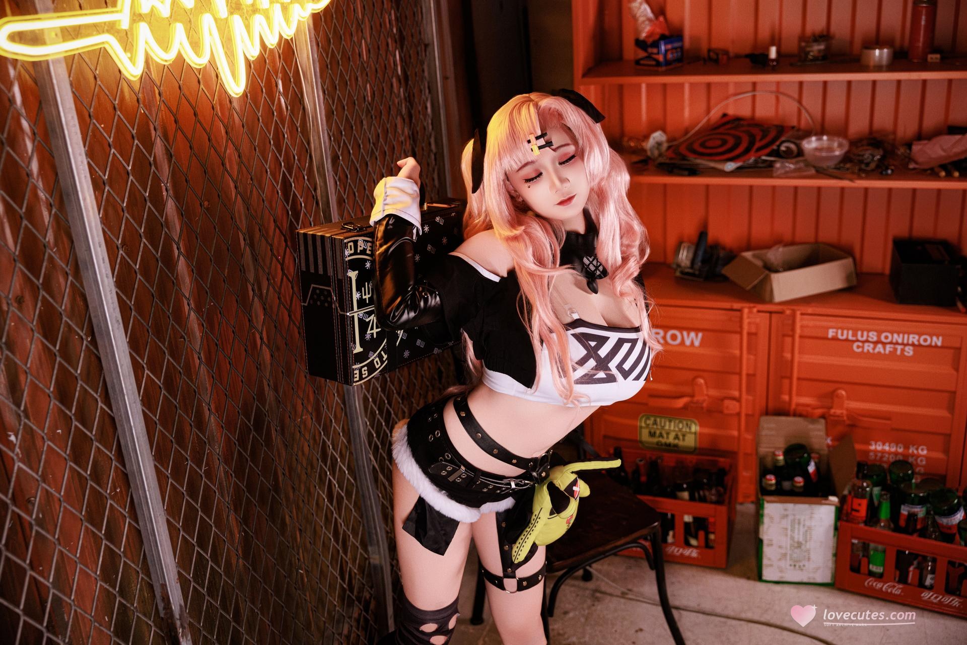[cosplay] 阿雪雪 - NIKKE胜利女神 妮可：粉发街头夹克黑丝大尺度 92P1V