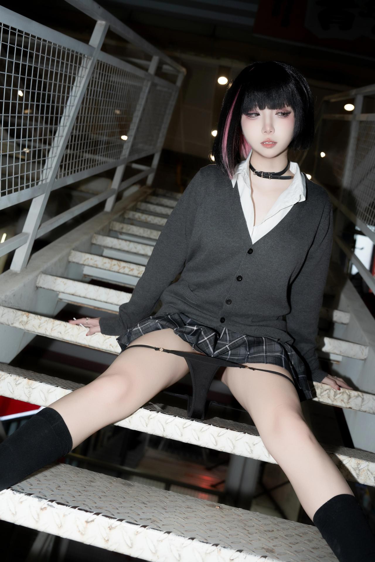 [写真] 纸悦Etsu_ko - 请多关照：夜街JK校服黑丝美腿 45P