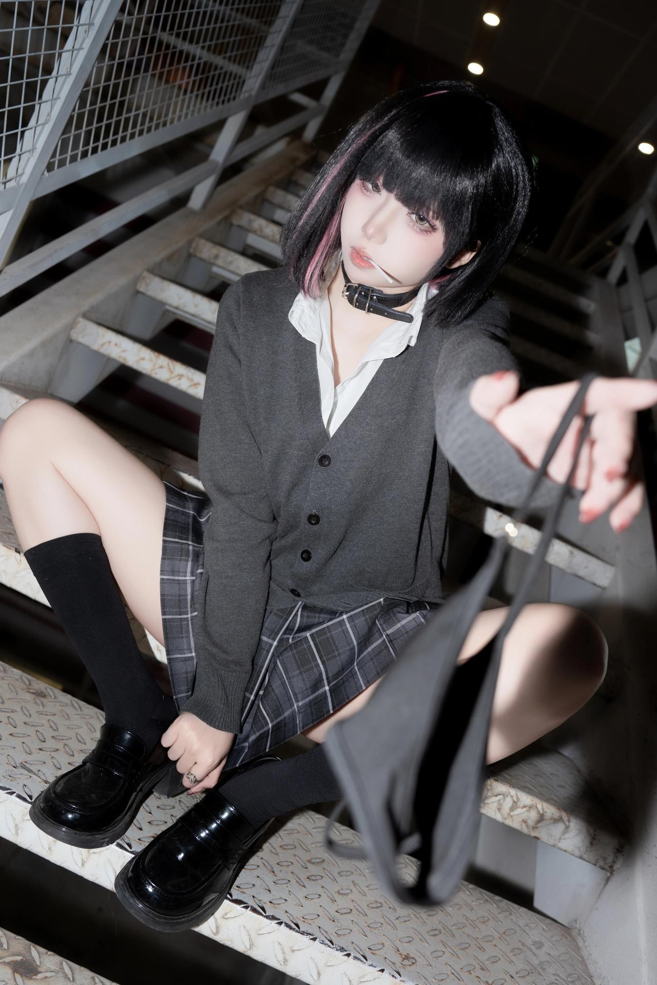 [写真] 纸悦Etsu_ko - 请多关照：夜街JK校服黑丝美腿 45P