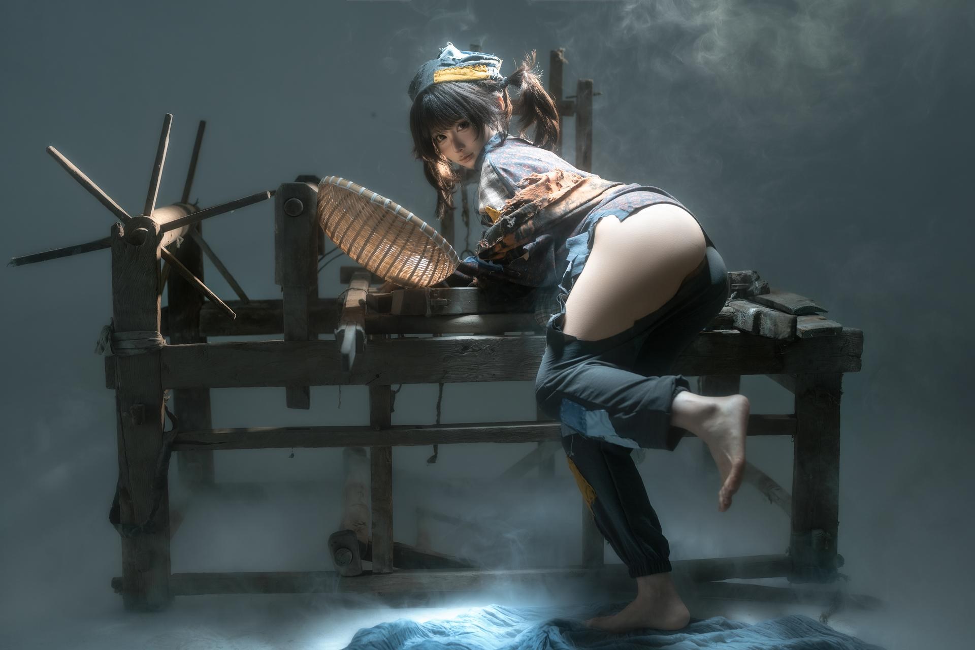 [写真] 蠢沫沫 - 小乞丐：破旧工装烟雾场景美腿 23P1V