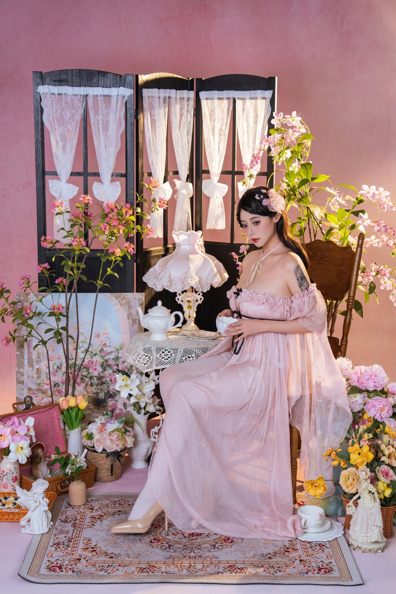 [私房] 奈汐酱nice - 粉红茶事：粉色蕾丝内衣白丝花房 80P1V