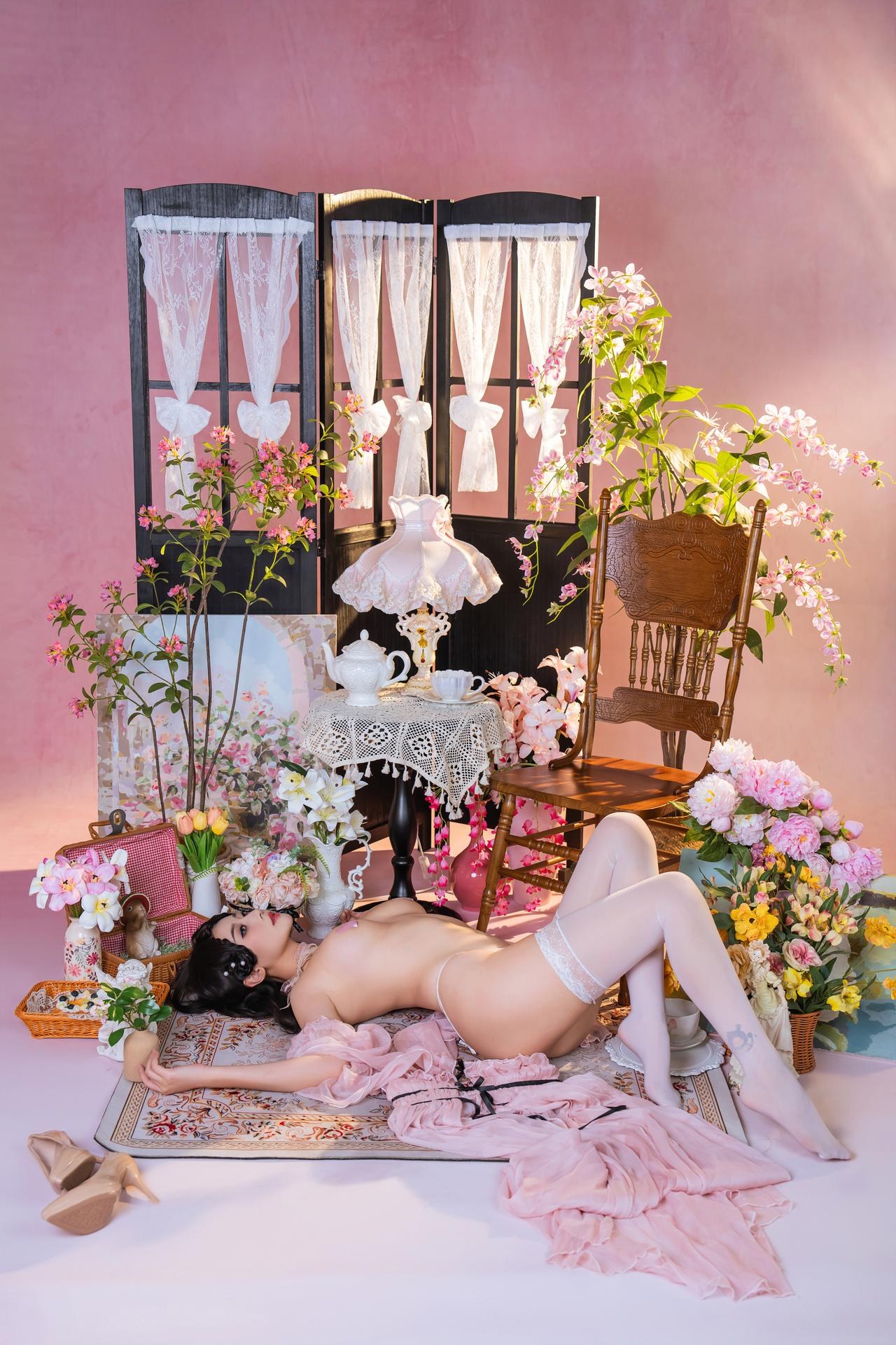 [私房] 奈汐酱nice - 粉红茶事：粉色蕾丝内衣白丝花房 80P1V