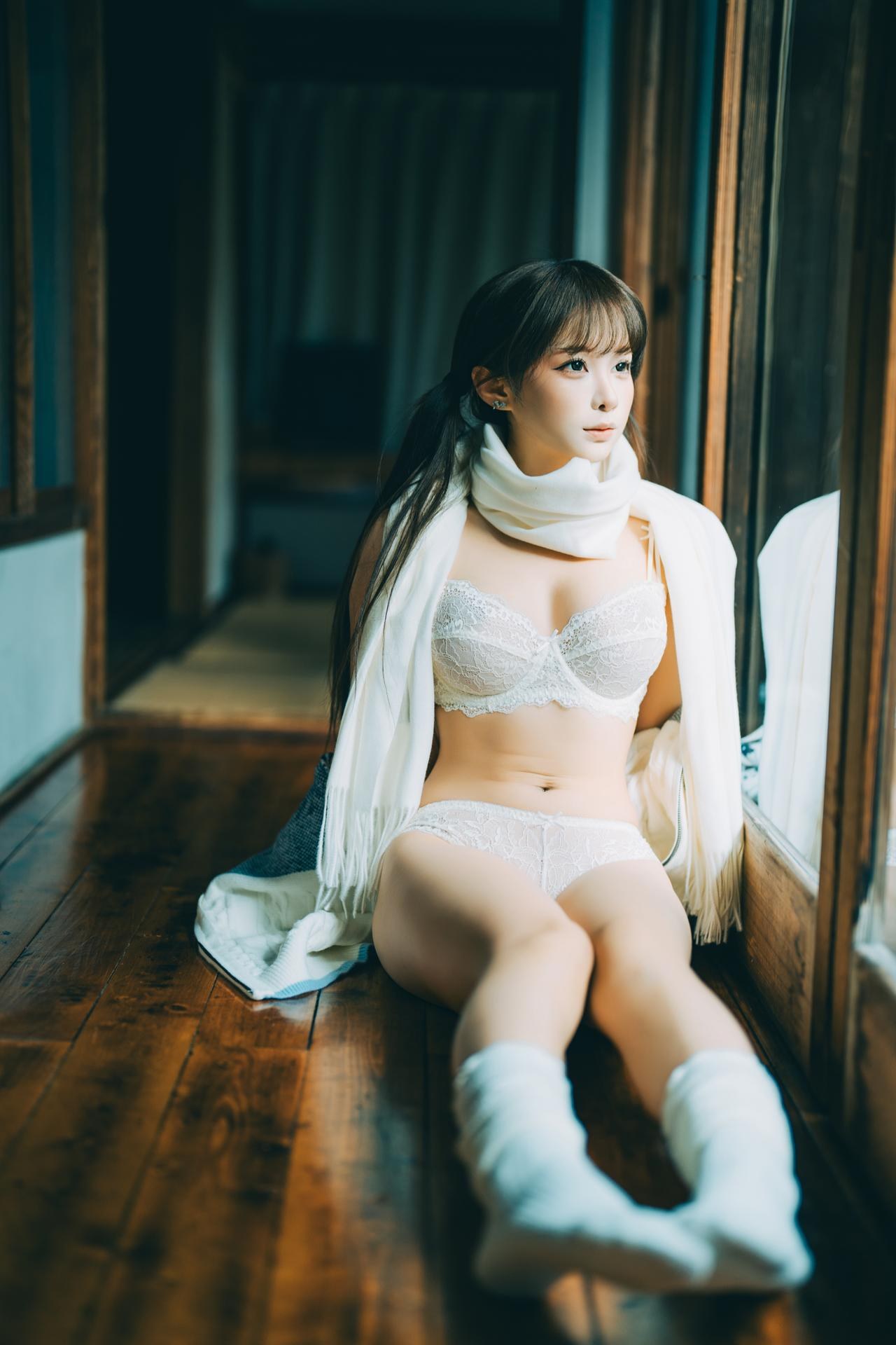 [私房] 蠢沫沫 - 情人节：白色蕾丝内衣木屋私房 26P
