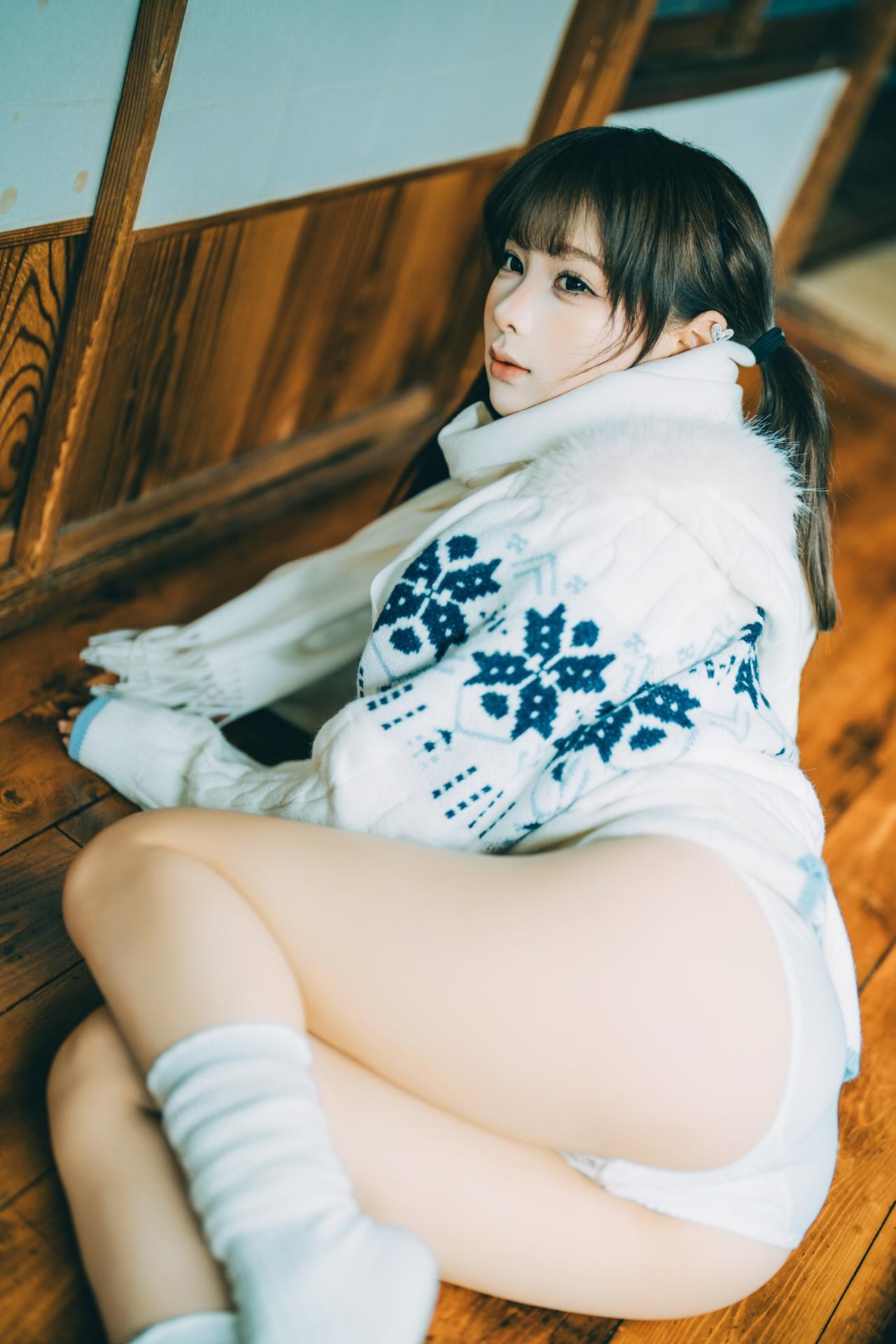 [私房] 蠢沫沫 - 情人节：白色蕾丝内衣木屋私房 26P
