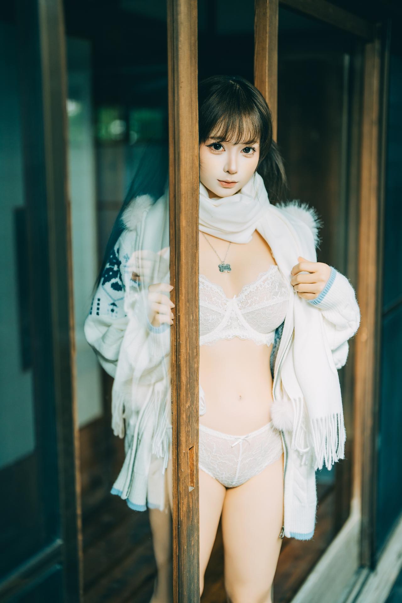 [私房] 蠢沫沫 - 情人节：白色蕾丝内衣木屋私房 26P