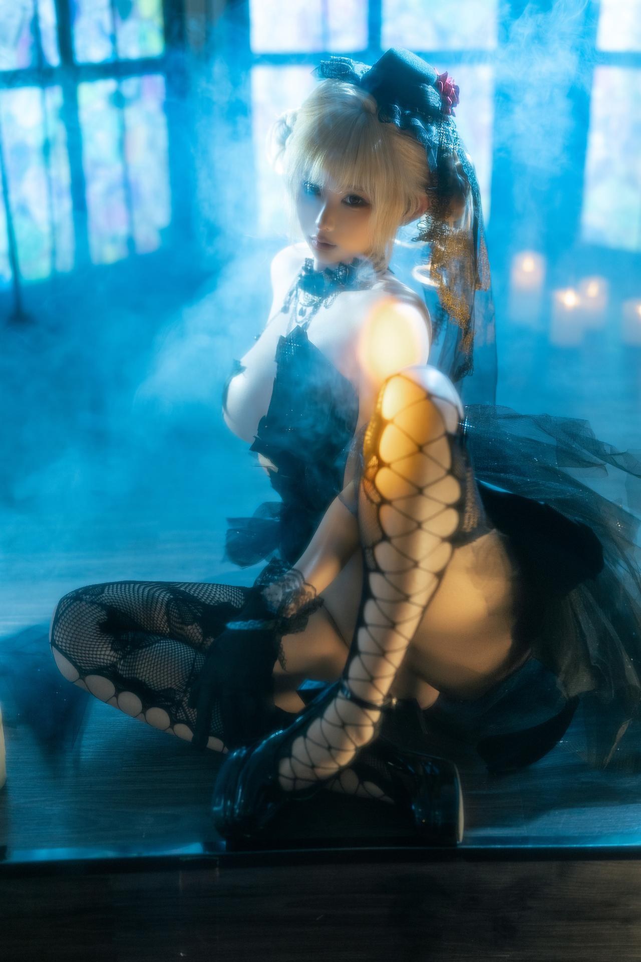 [Private Collection] Chun Mo Mo - Black Wedding Dress: Candlelit Black Wedding Dress, Black Stockings, Lace 37P1V