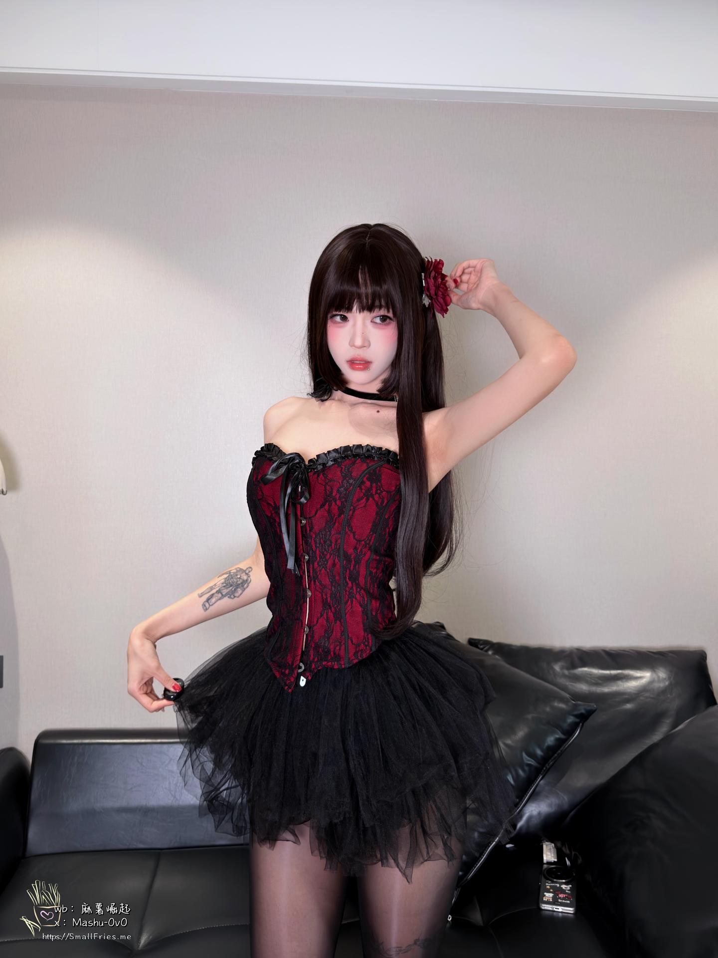 [私房] 麻薯好吃 - 4月惊喜掉落：猫耳女仆黑丝美腿 30P