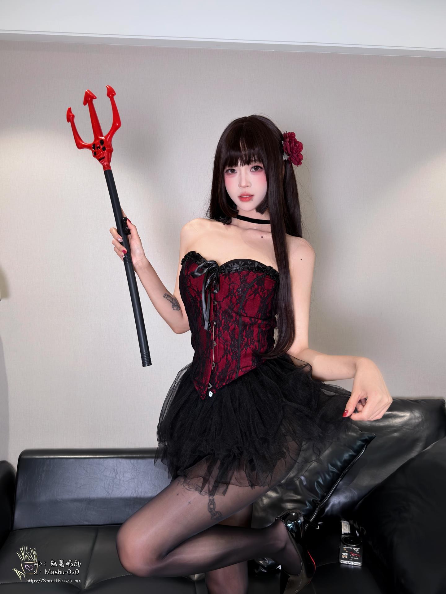[私房] 麻薯好吃 - 4月惊喜掉落：猫耳女仆黑丝美腿 30P
