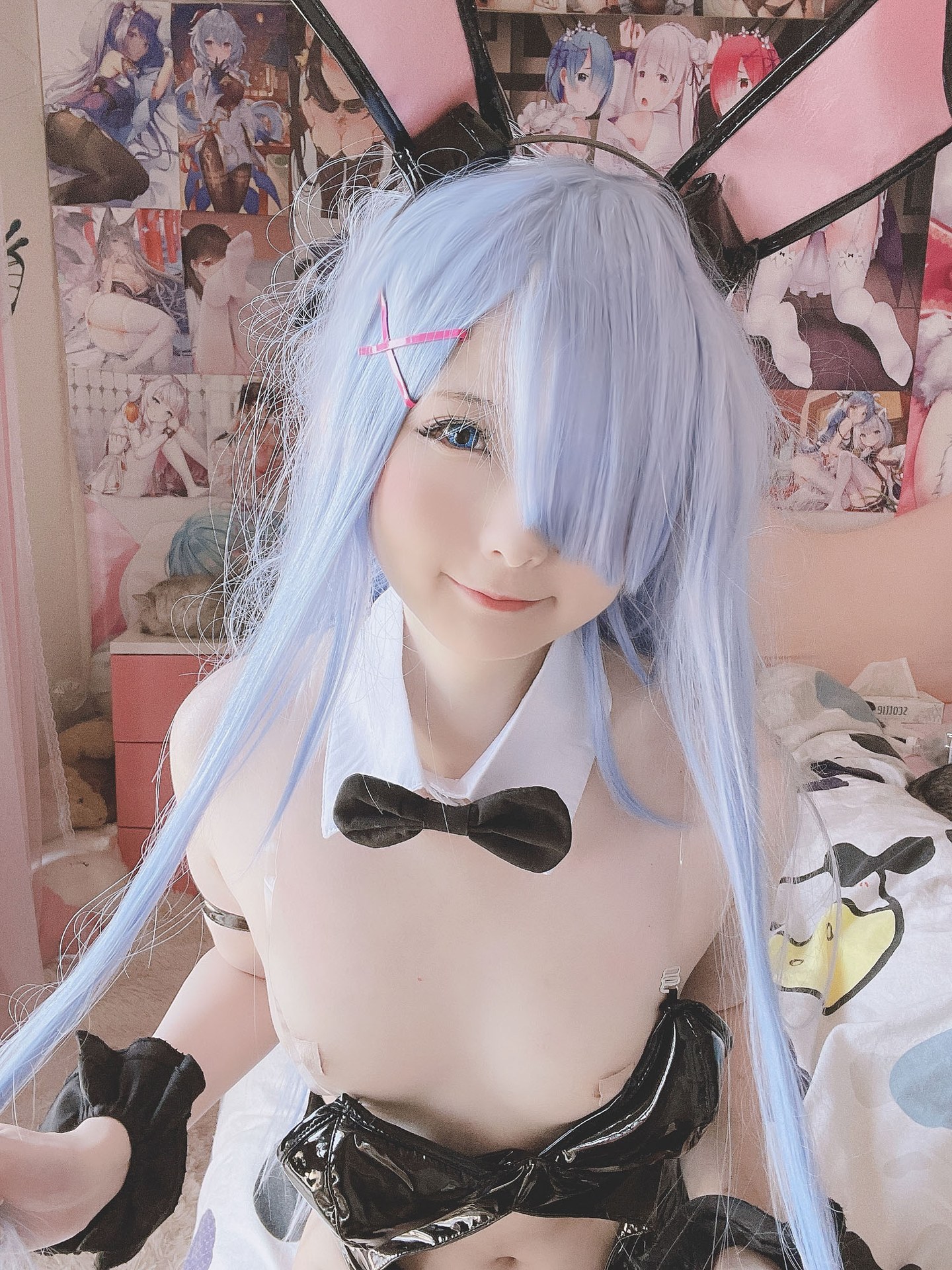 [cosplay] 习呆呆 - 兔耳蕾姆：黑丝露点还原 18P1V