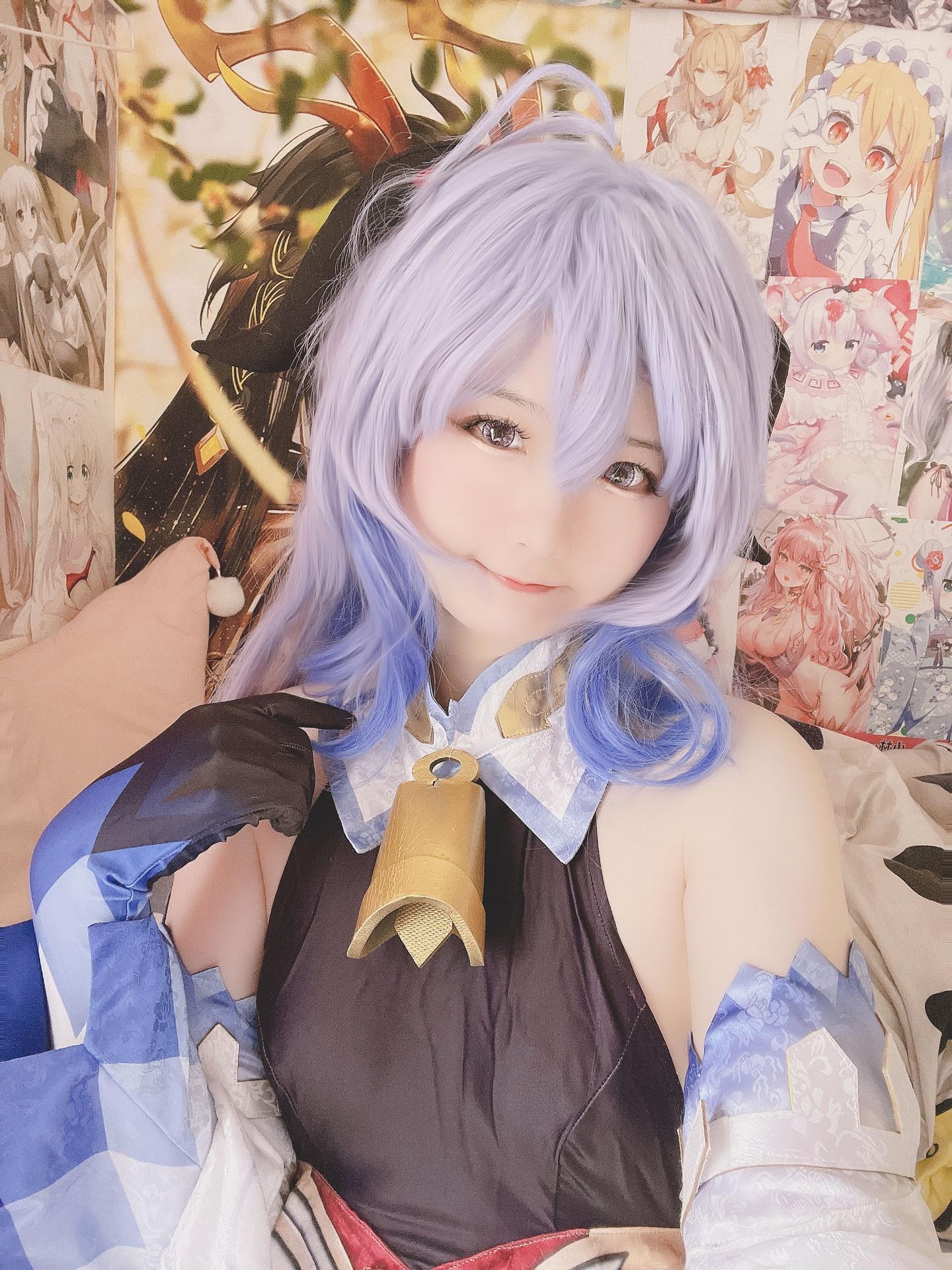 [cosplay] 习呆呆 - 甘雨：蓝发露点大尺度还原 12P1V