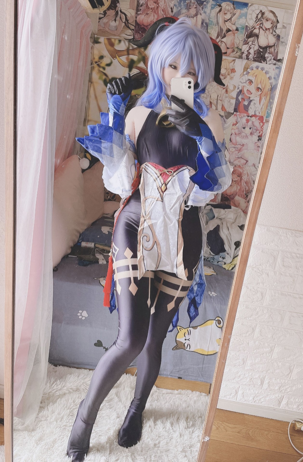 [cosplay] 习呆呆 - 甘雨：蓝发露点大尺度还原 12P1V