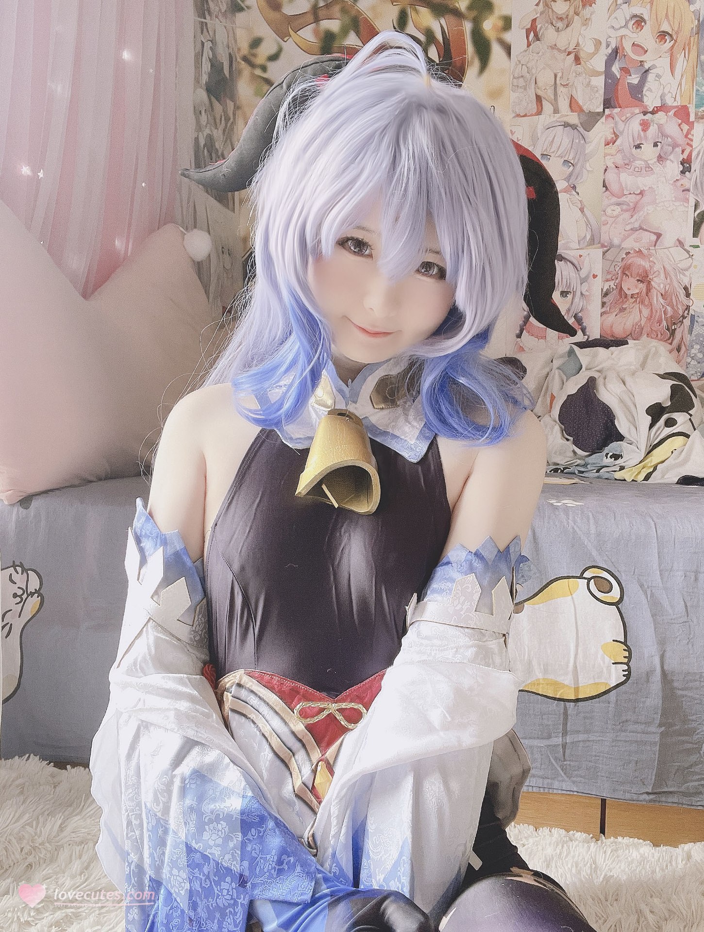 [cosplay] 习呆呆 - 甘雨：蓝发露点大尺度还原 12P1V