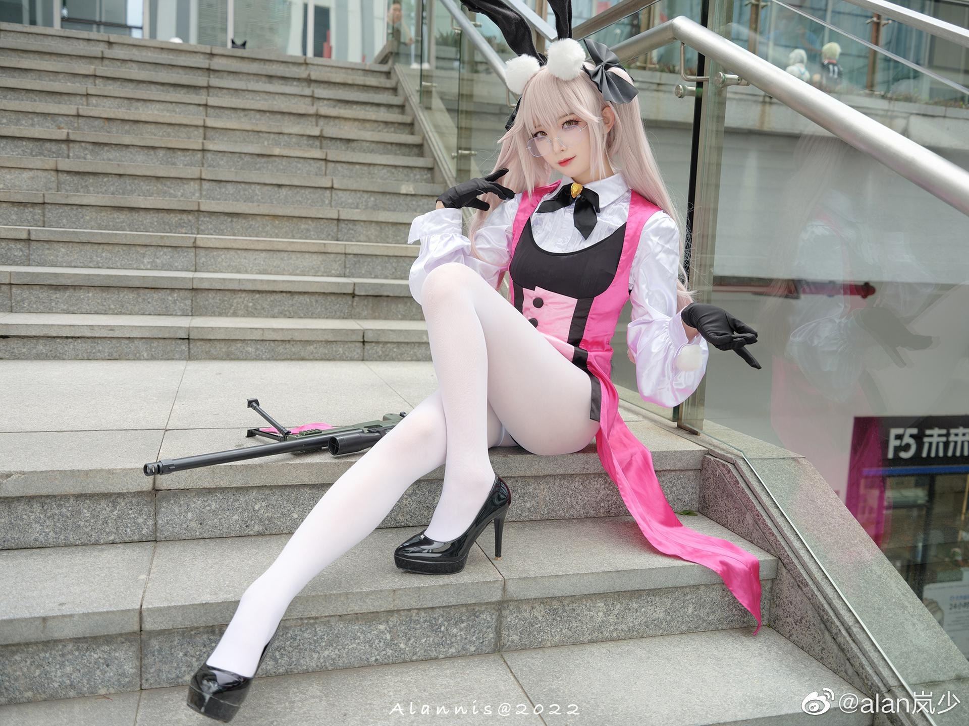 [cosplay] 封疆疆v - FGO光之高扬斯卡娅：粉色兔女郎白丝美腿 27P