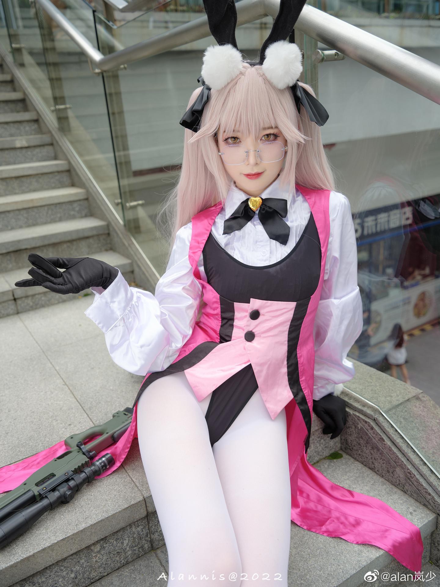 [cosplay] 封疆疆v - FGO光之高扬斯卡娅：粉色兔女郎白丝美腿 27P