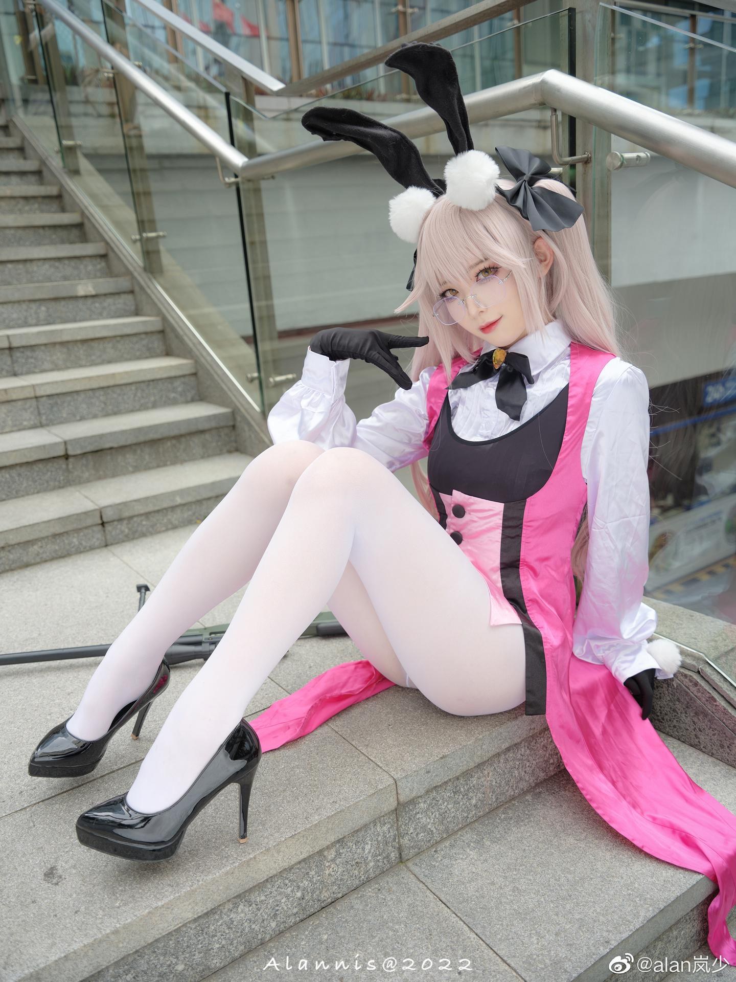 [cosplay] 封疆疆v - FGO光之高扬斯卡娅：粉色兔女郎白丝美腿 27P