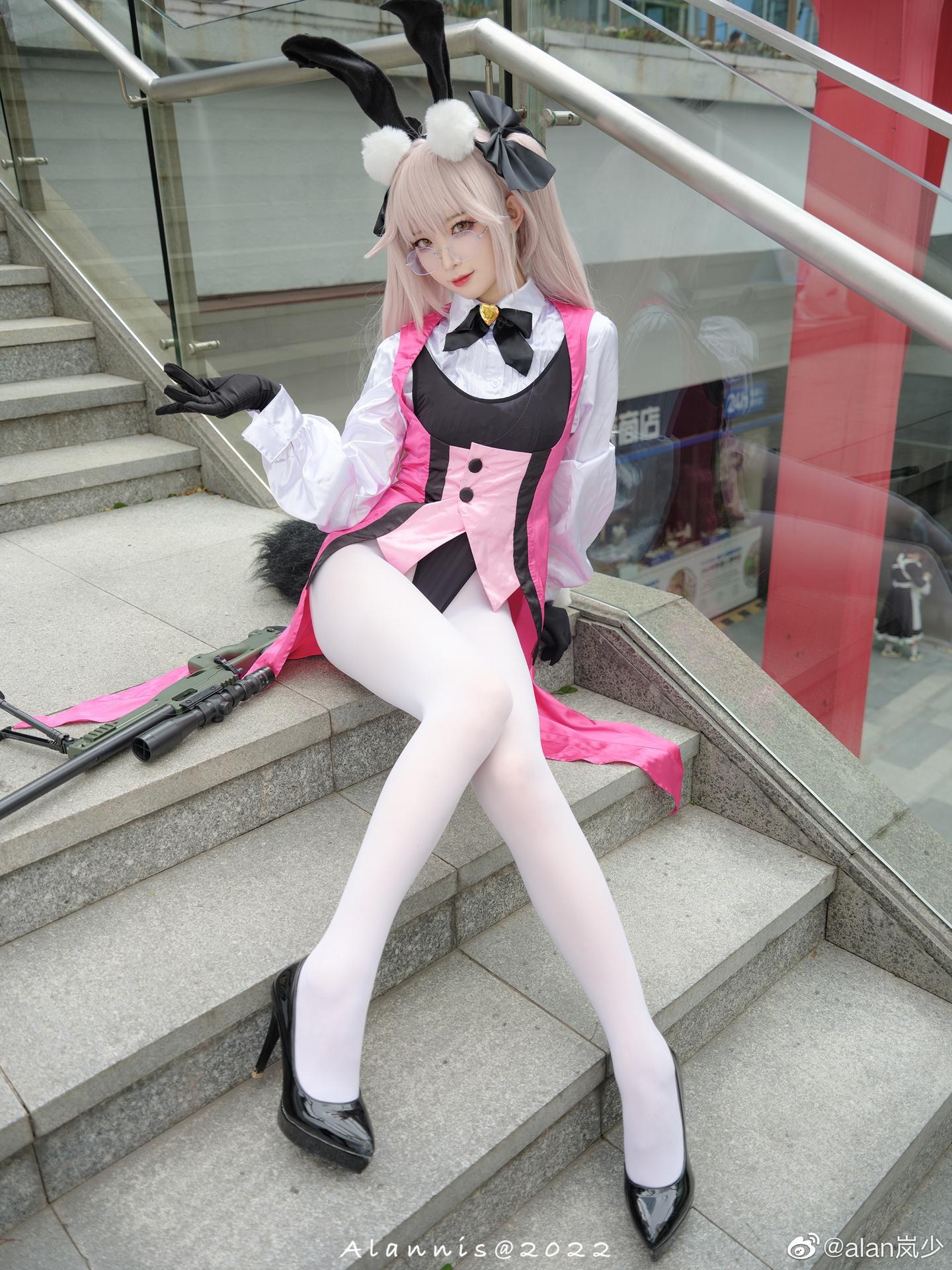 [cosplay] 封疆疆v - FGO光之高扬斯卡娅：粉色兔女郎白丝美腿 27P