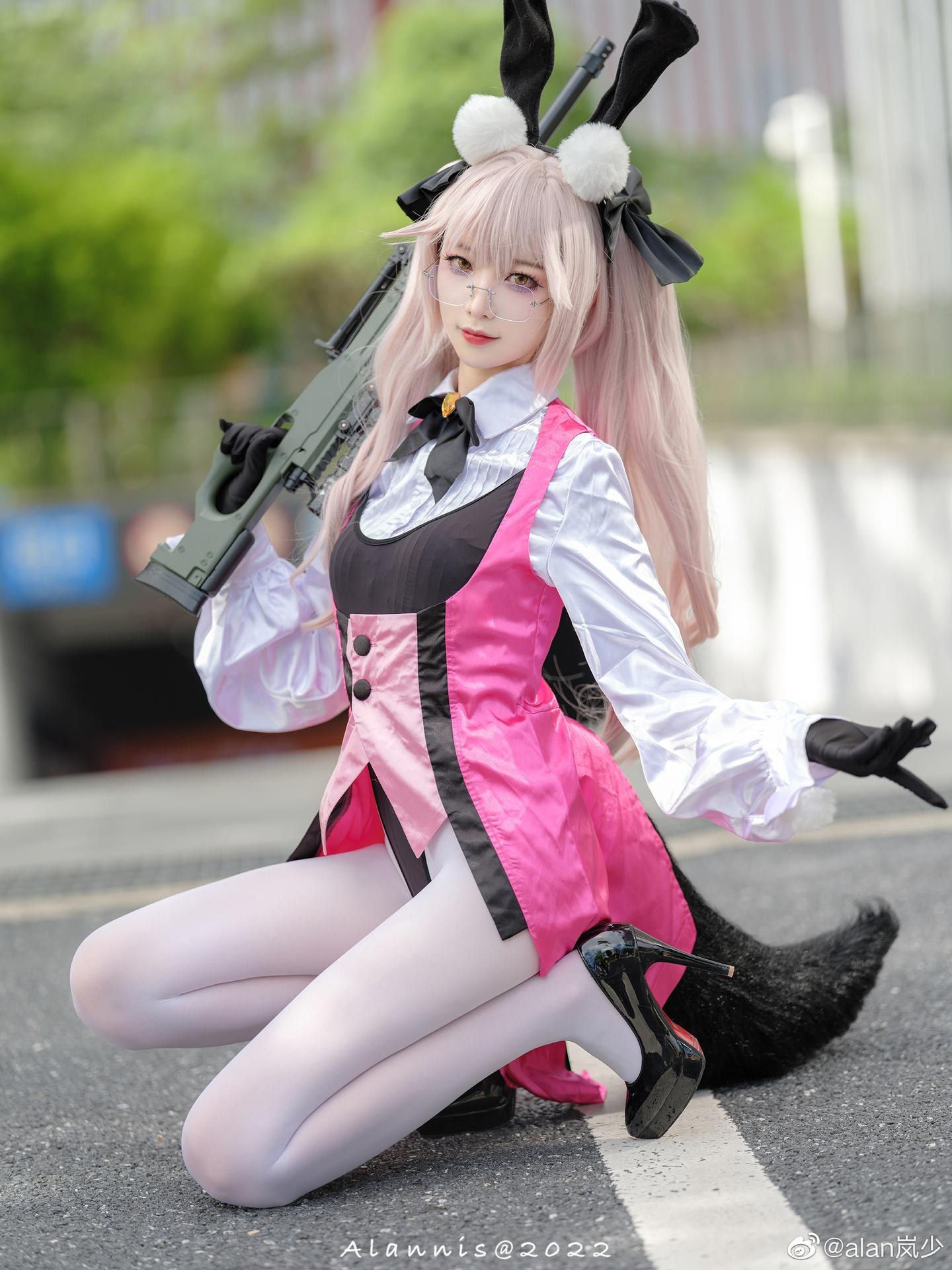 [cosplay] 封疆疆v - FGO光之高扬斯卡娅：粉色兔女郎白丝美腿 27P