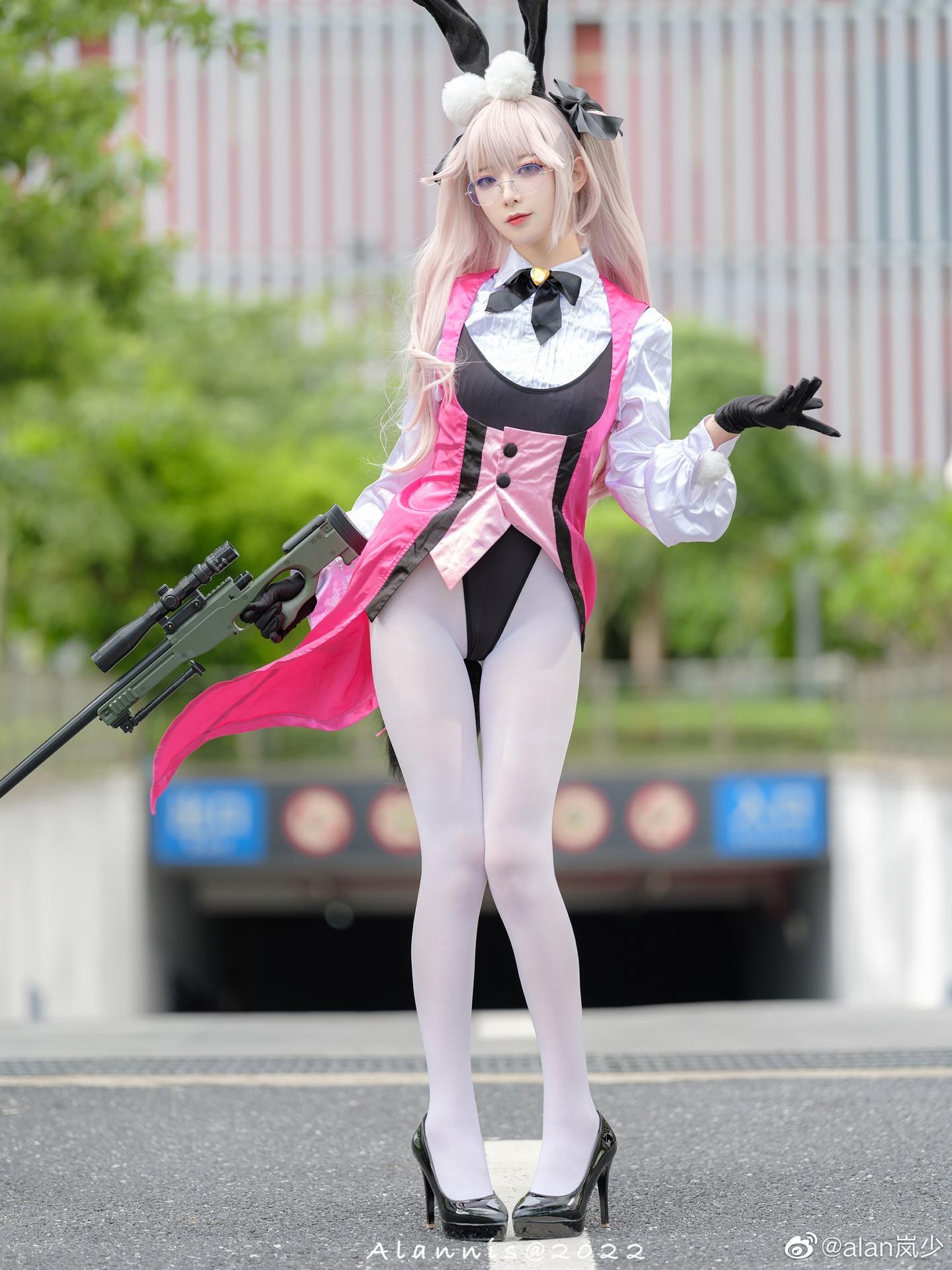 [cosplay] 封疆疆v - FGO光之高扬斯卡娅：粉色兔女郎白丝美腿 27P