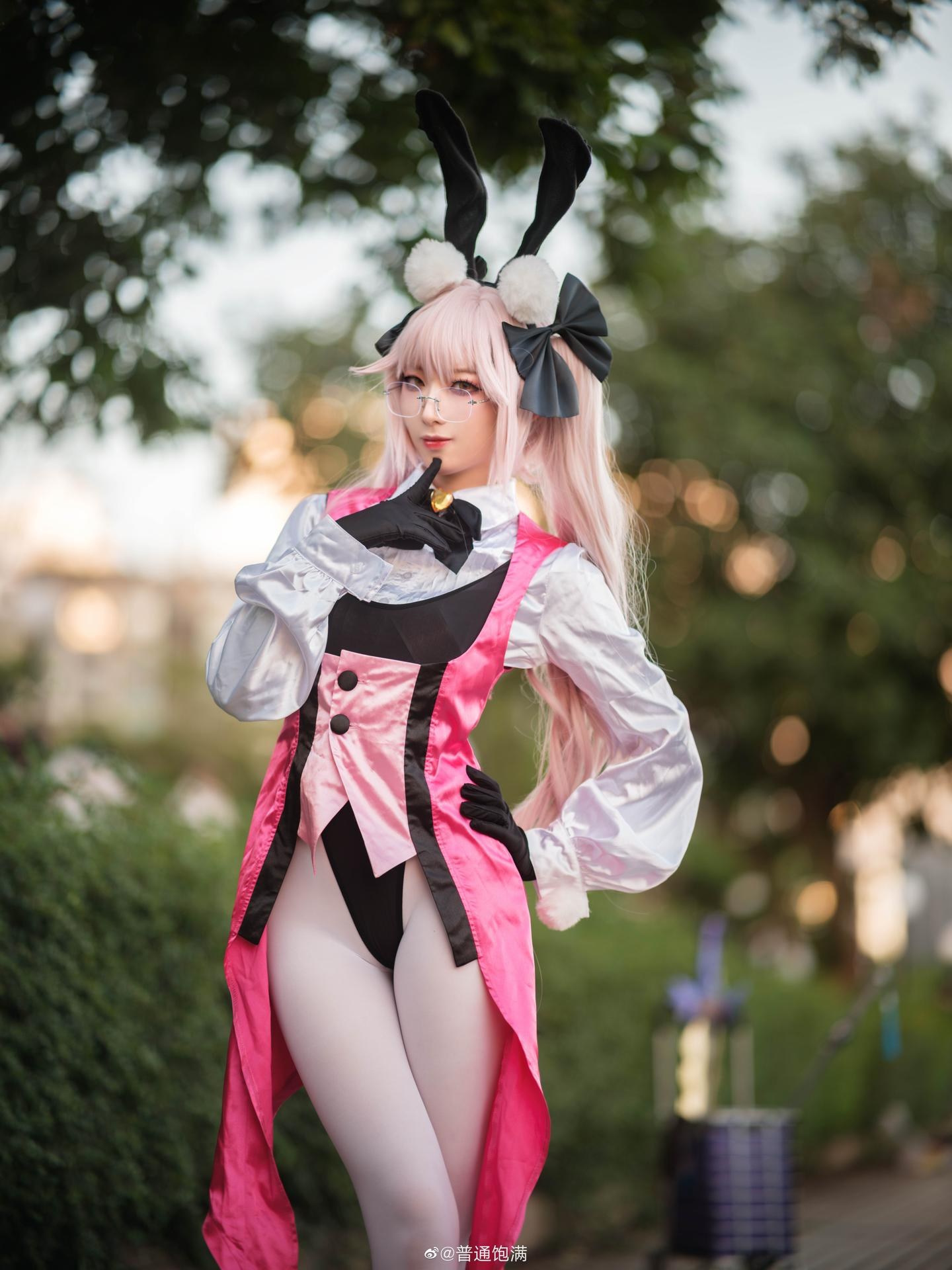 [cosplay] 封疆疆v - FGO光之高扬斯卡娅：粉色兔女郎白丝美腿 27P