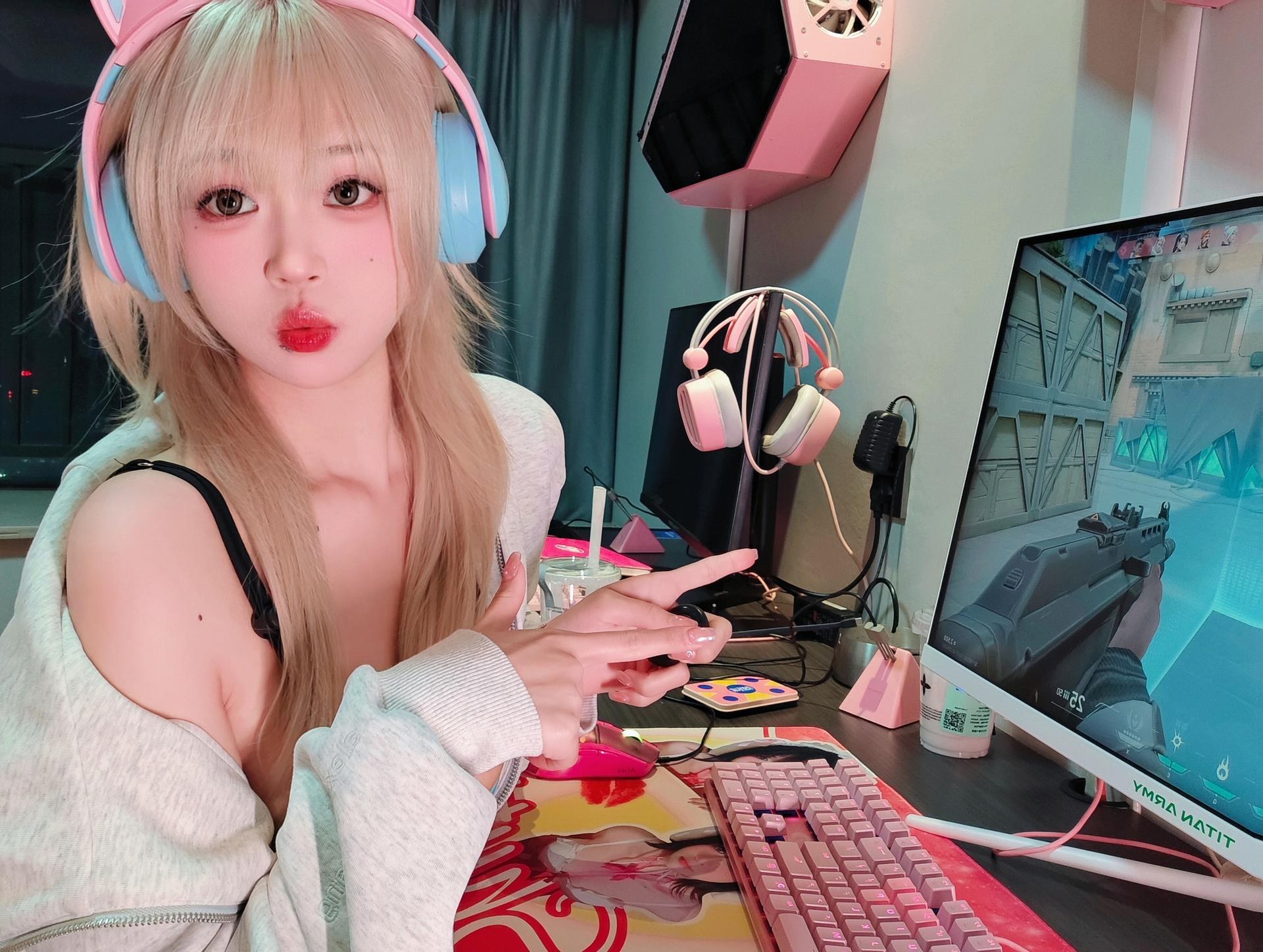 [写真] 麻薯好吃 - eスポーツ彼女：おうちゲームテーマ 黒ストッキング美脚 85P