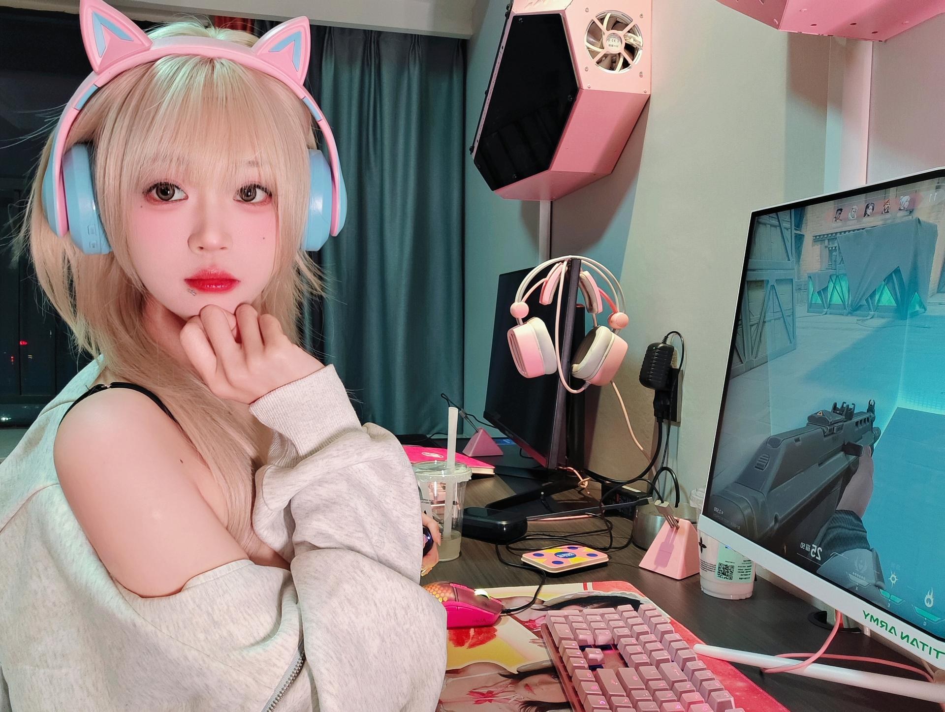 [写真] 麻薯好吃 - eスポーツ彼女：おうちゲームテーマ 黒ストッキング美脚 85P