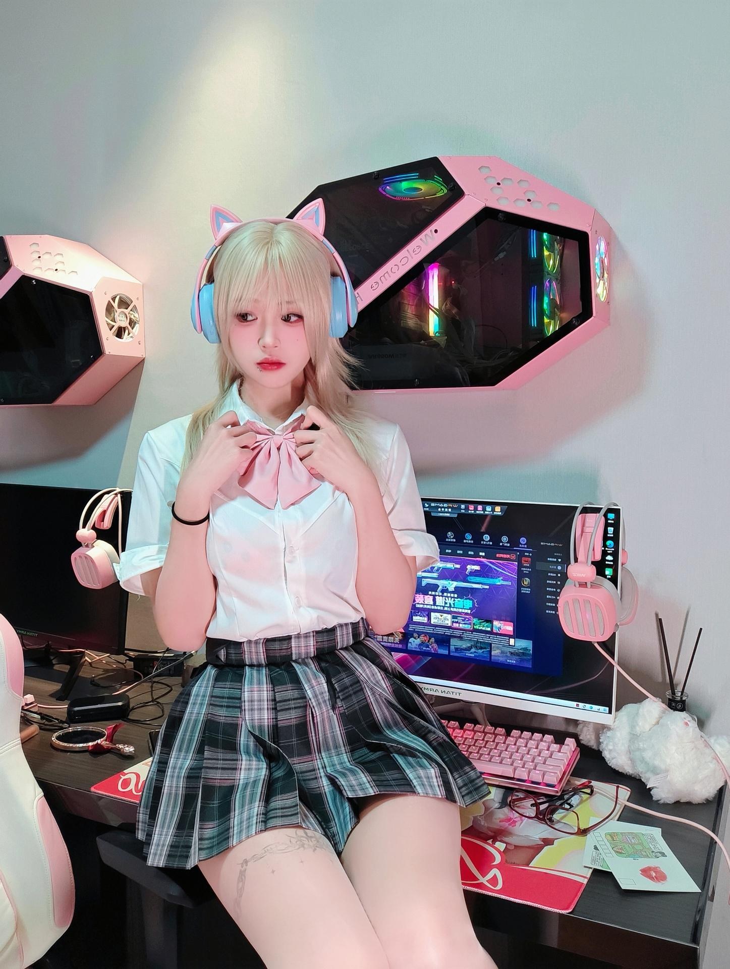 [写真] 麻薯好吃 - eスポーツ彼女：おうちゲームテーマ 黒ストッキング美脚 85P