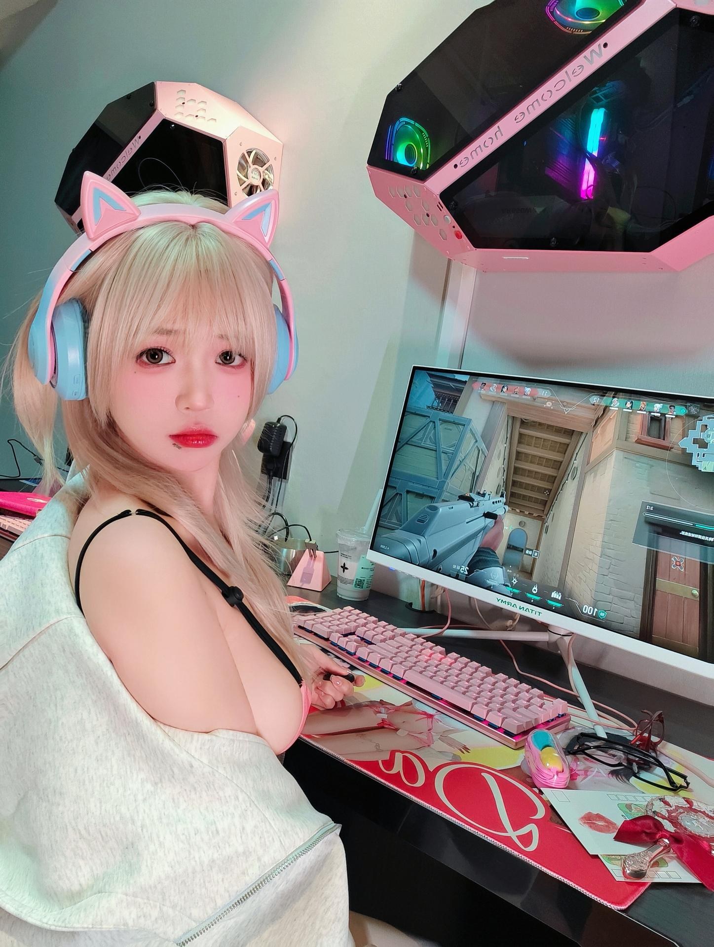 [写真] 麻薯好吃 - eスポーツ彼女：おうちゲームテーマ 黒ストッキング美脚 85P