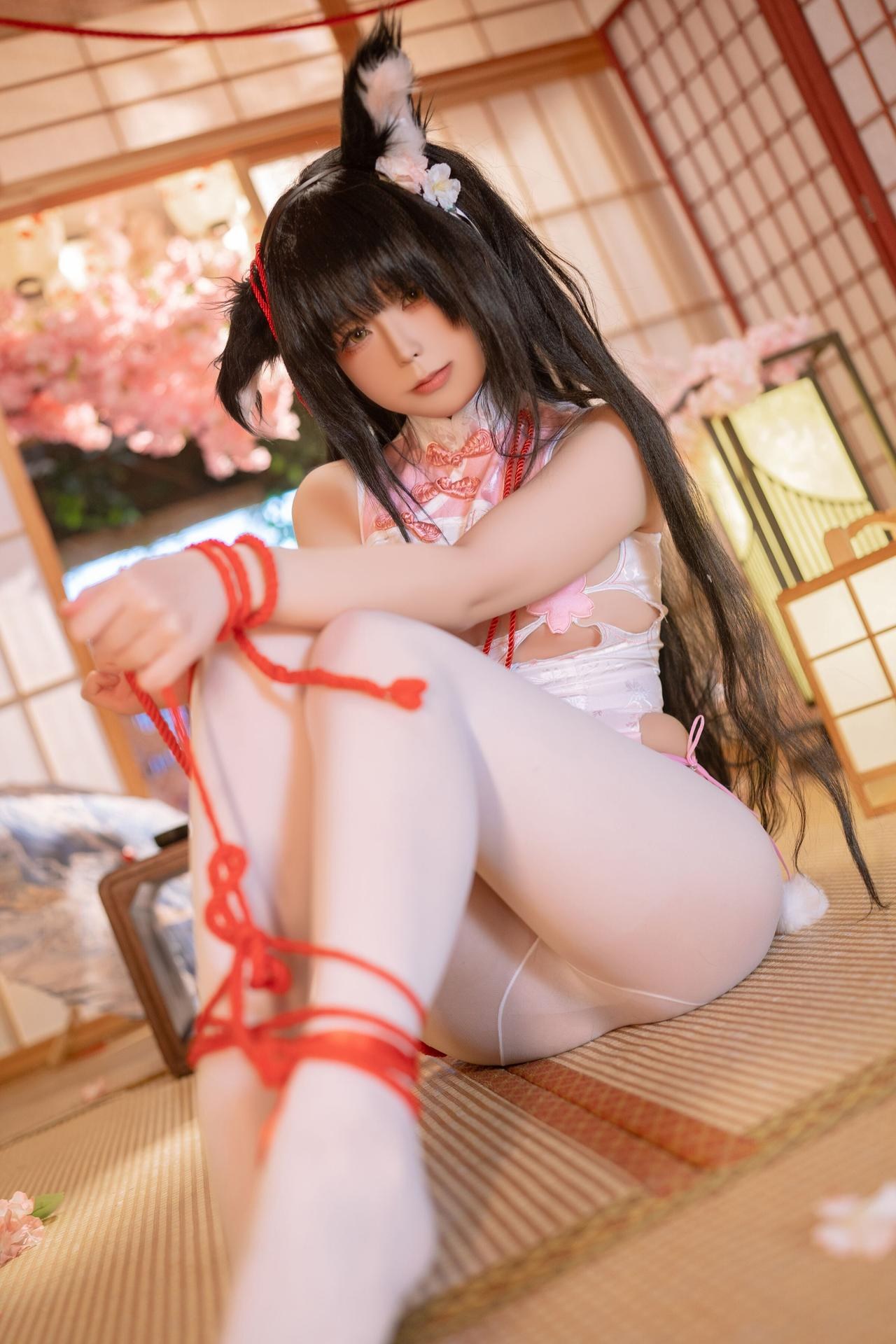 [cosplay] Quan冉有点饿 - 碧蓝航线 长门：赤いチャイナドレス 白ストッキング美脚 76P1V